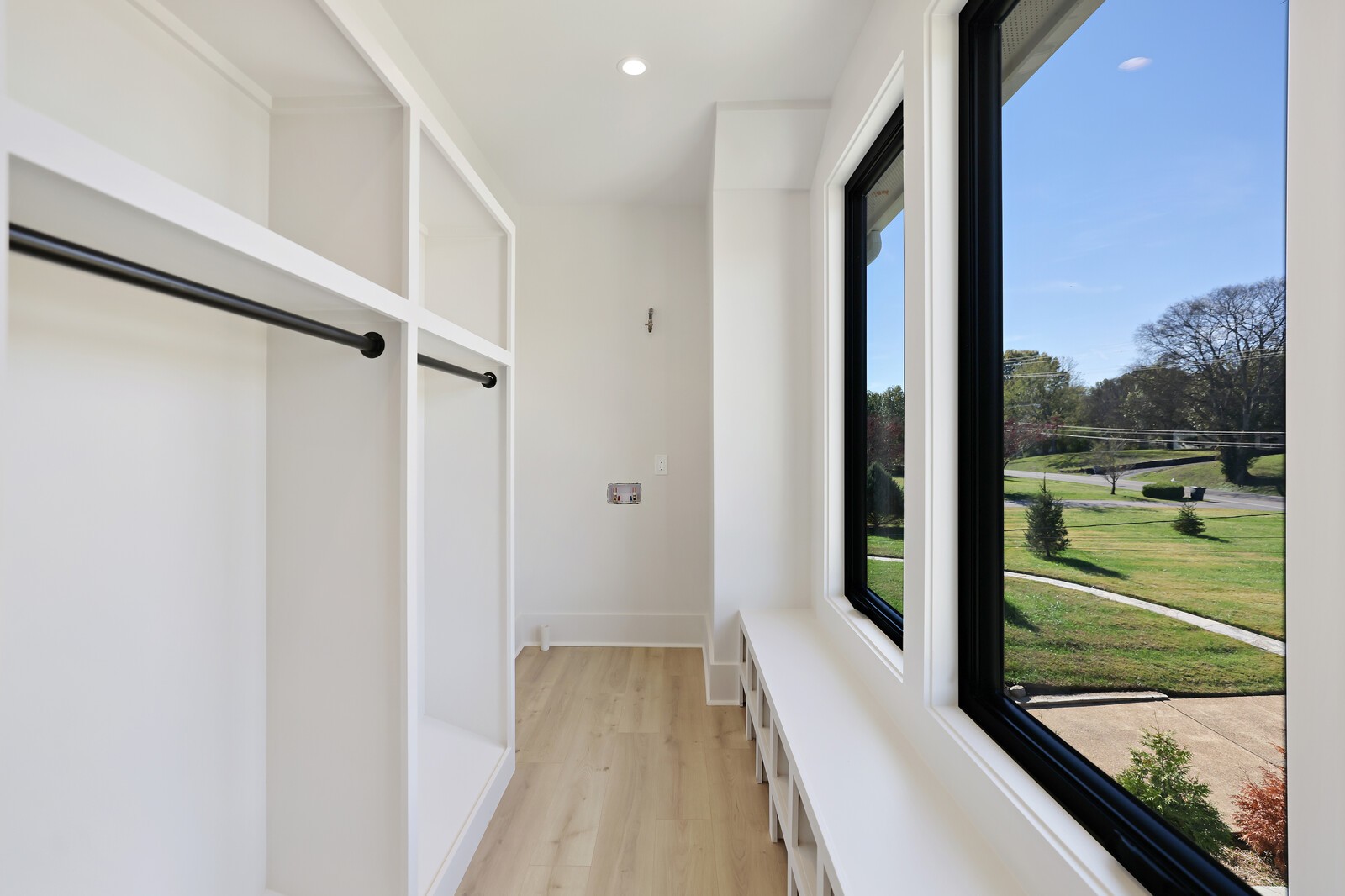 407 Sanders Ferry Rd