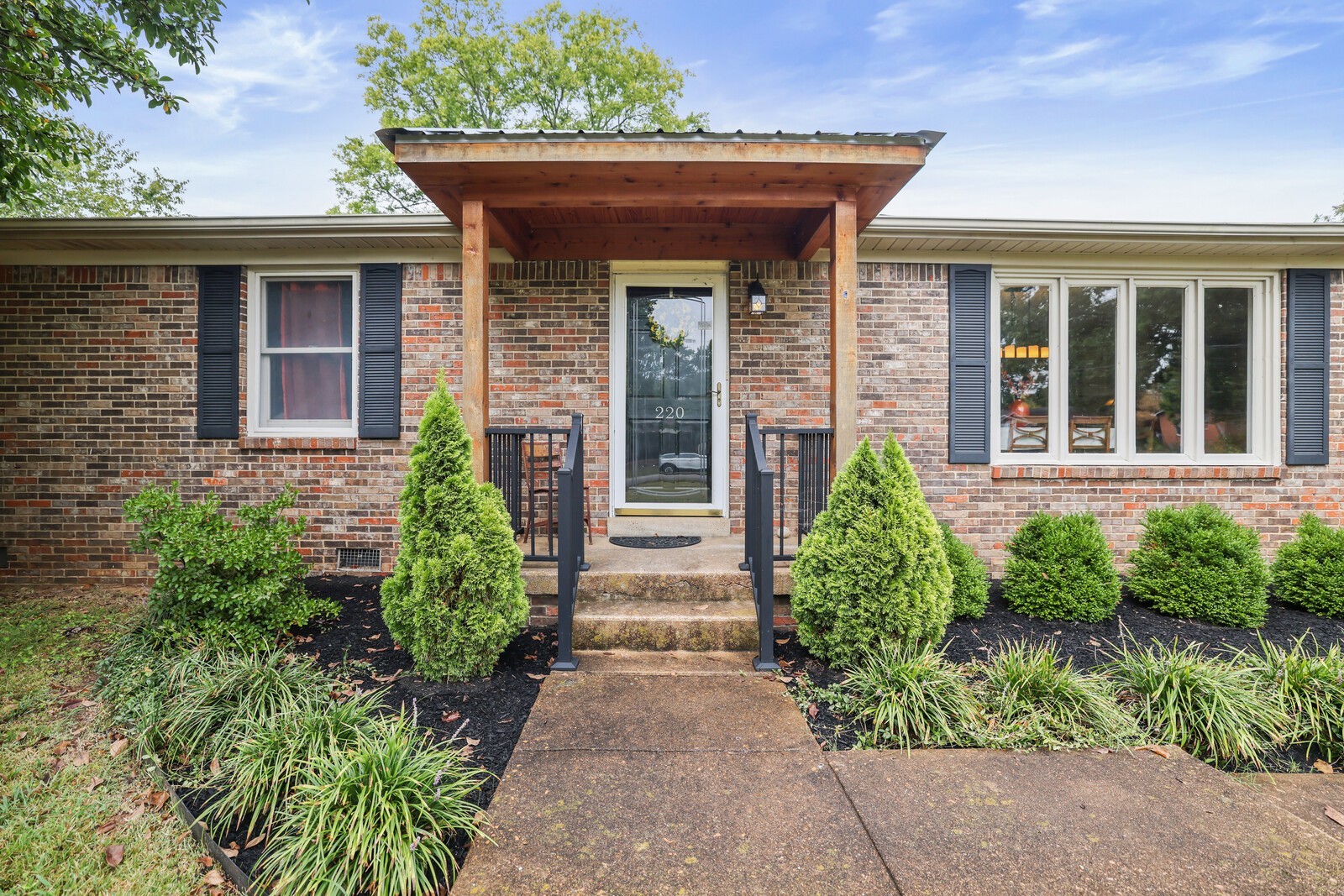 220 Hampton Rd