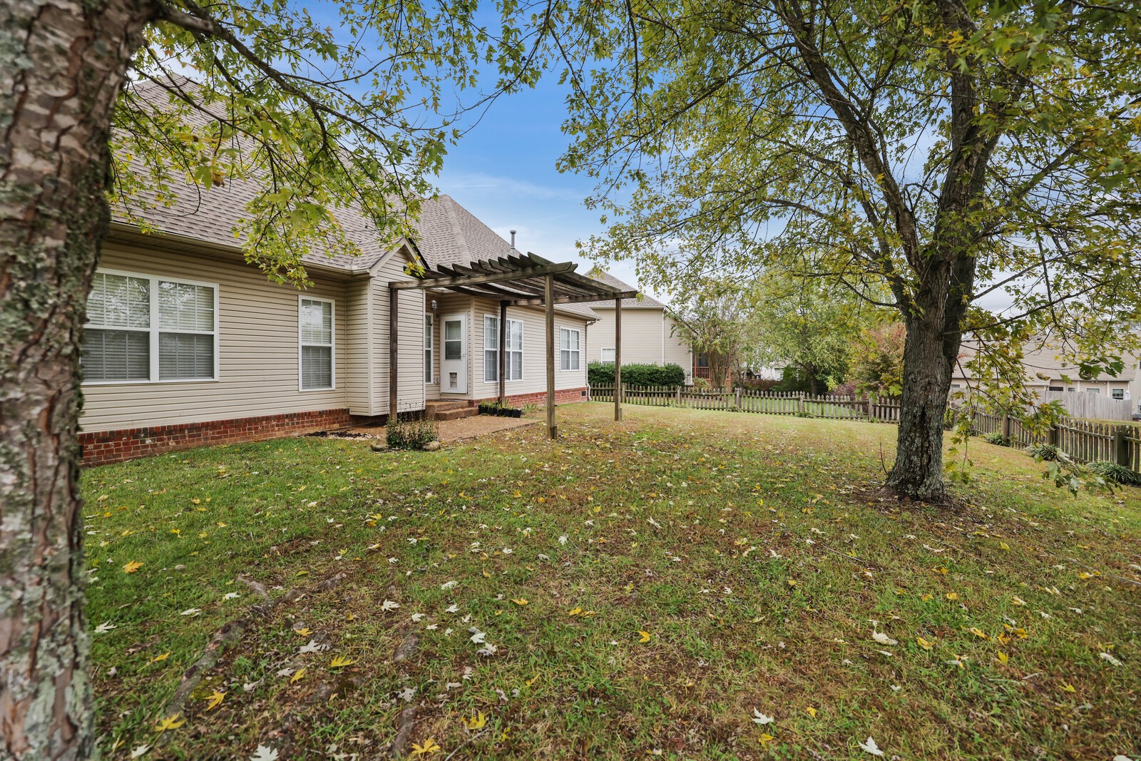 6017 Warner Ct