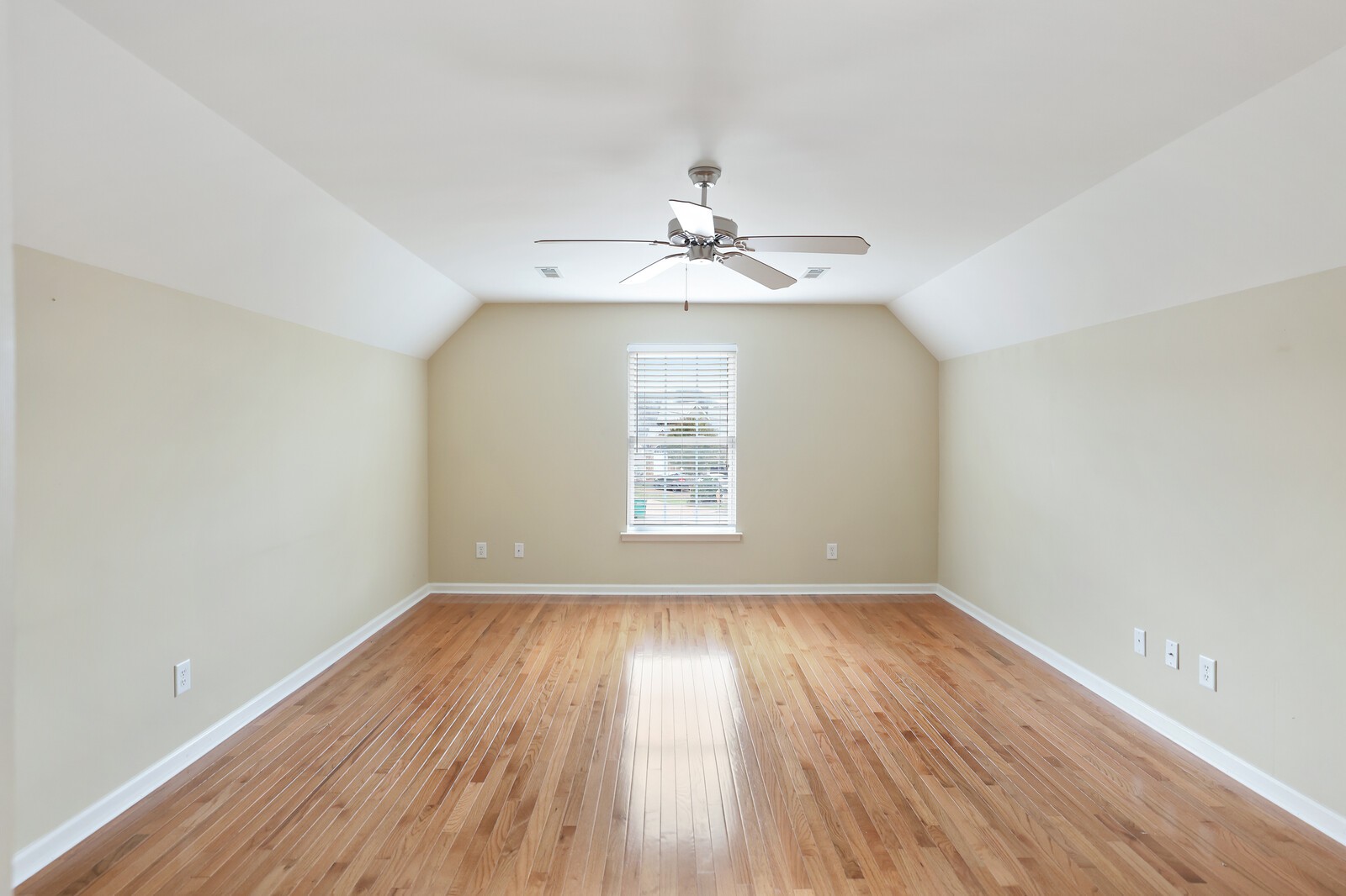 6017 Warner Ct