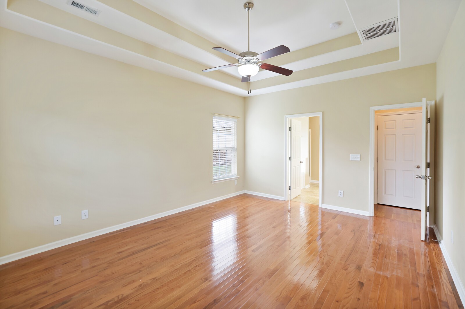 6017 Warner Ct