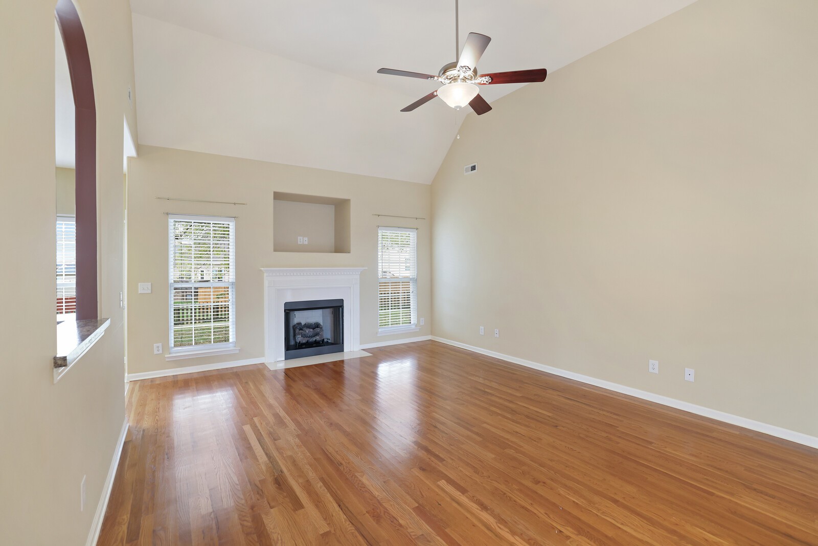 6017 Warner Ct