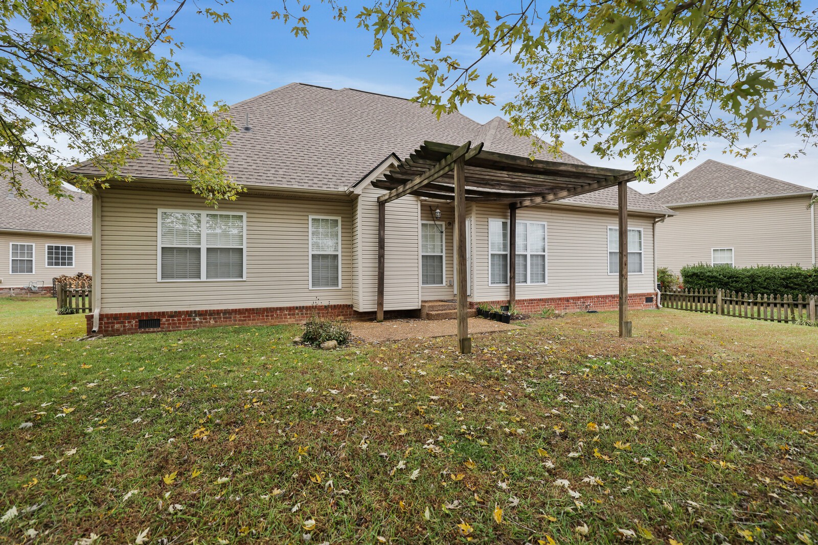 6017 Warner Ct