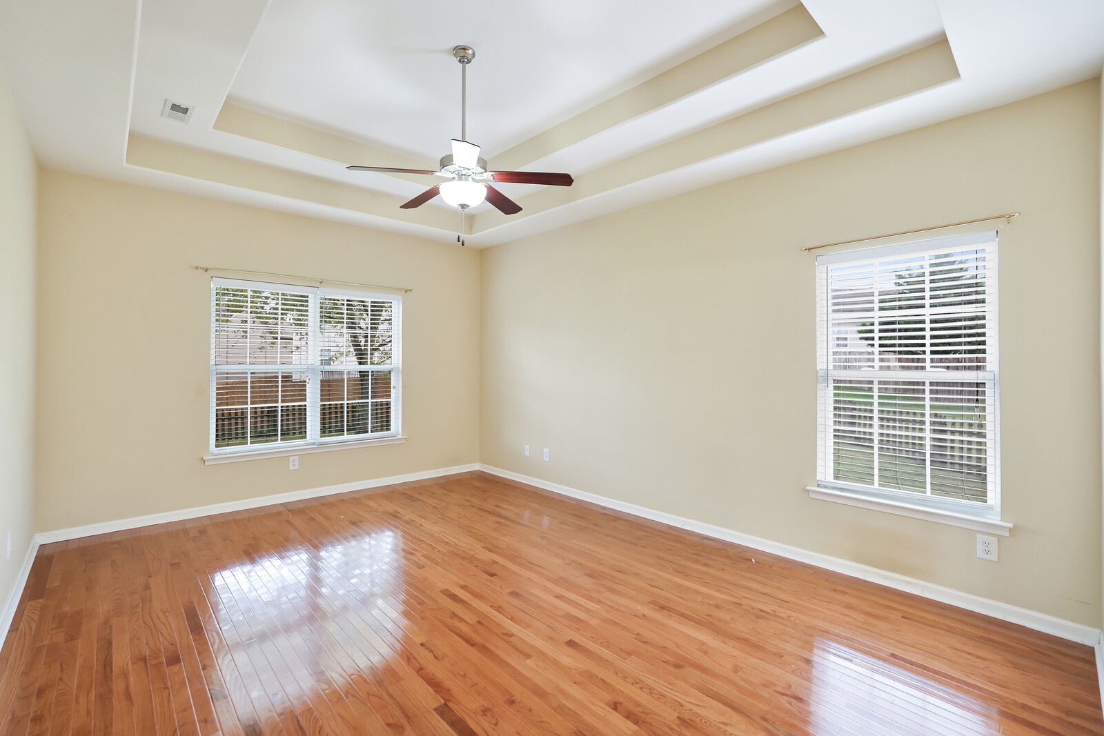 6017 Warner Ct