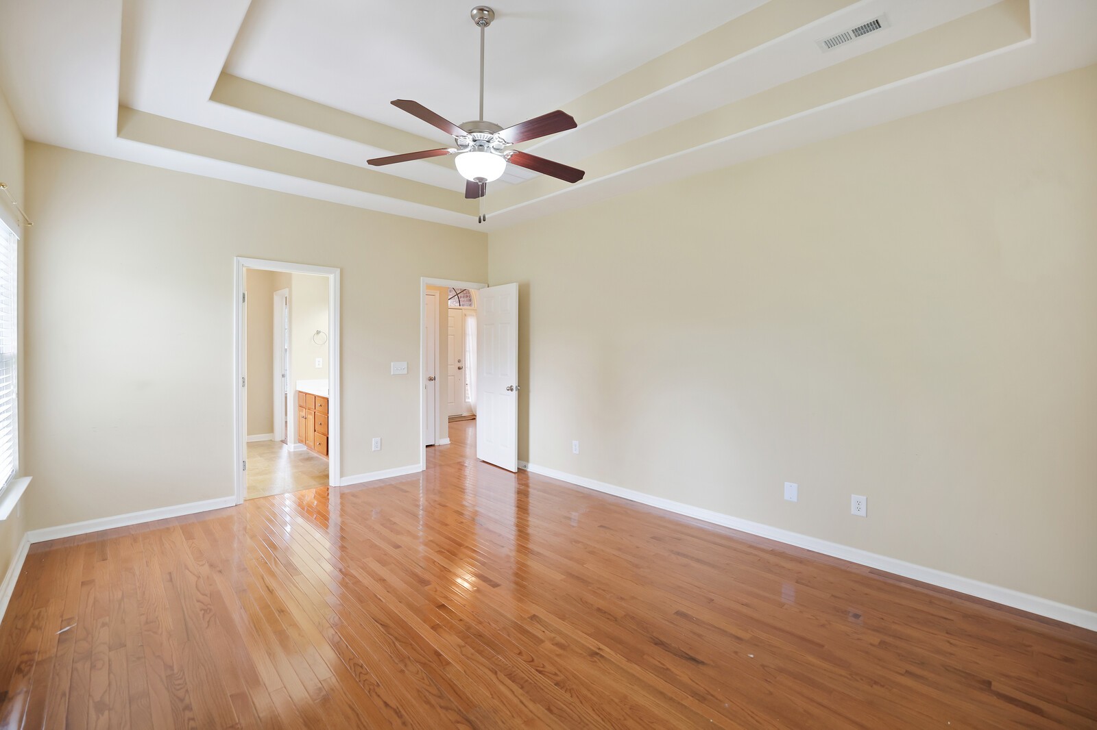 6017 Warner Ct