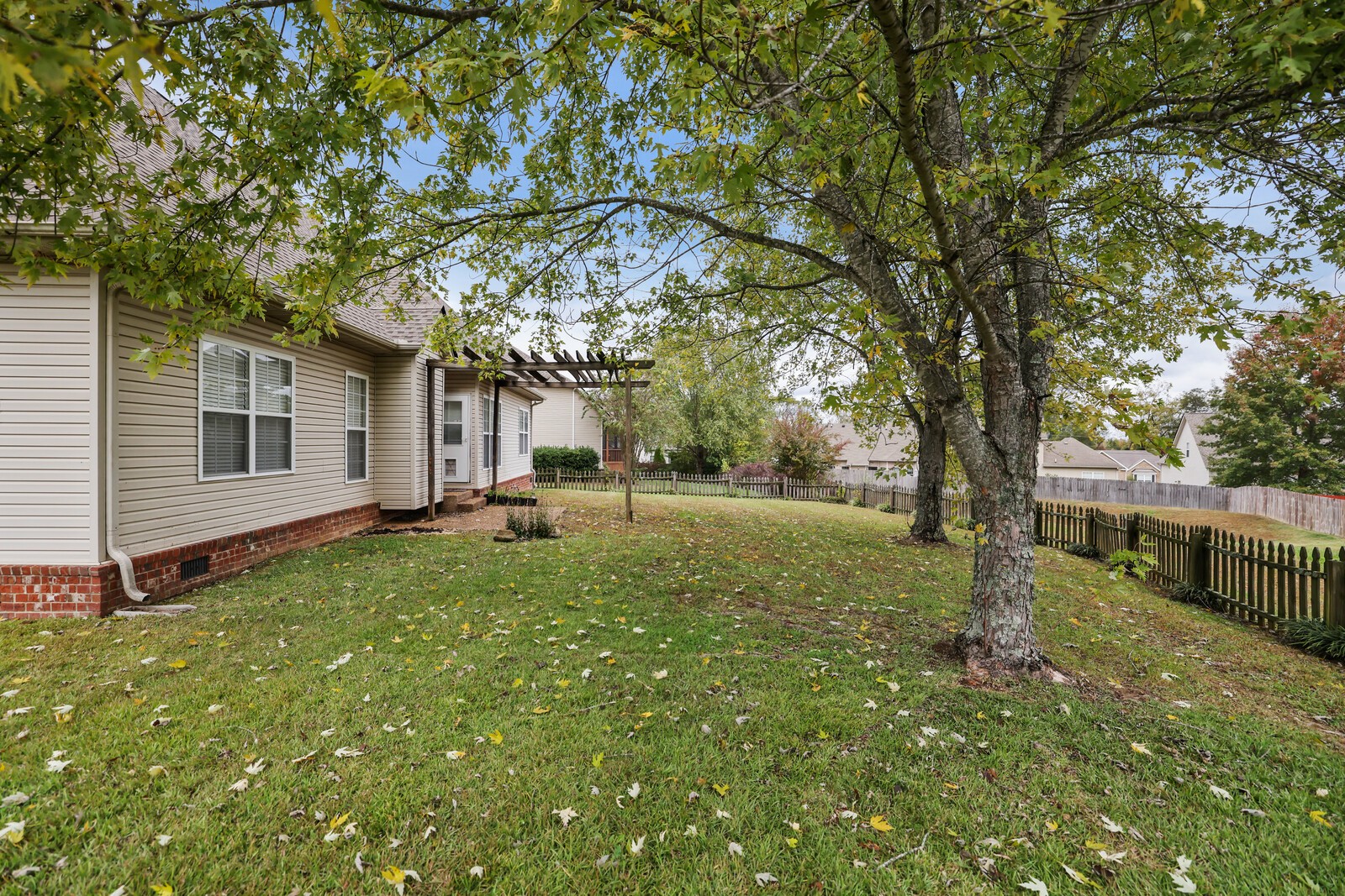 6017 Warner Ct