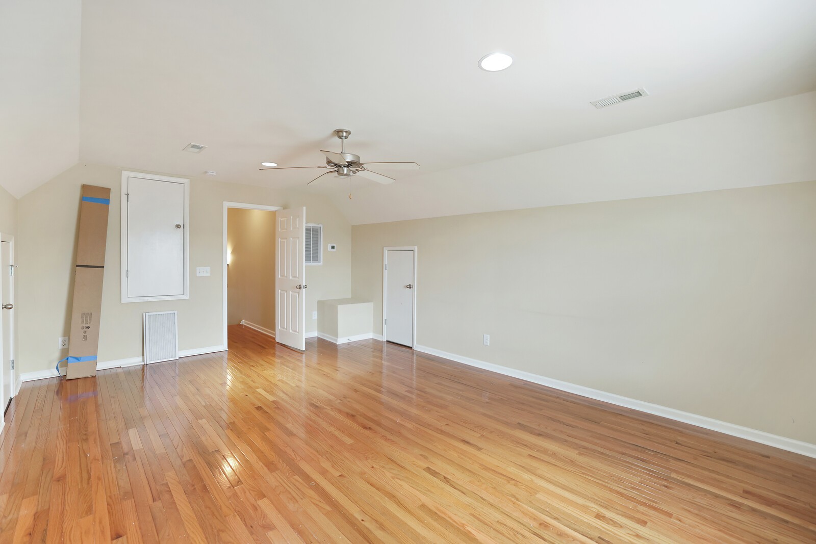 6017 Warner Ct
