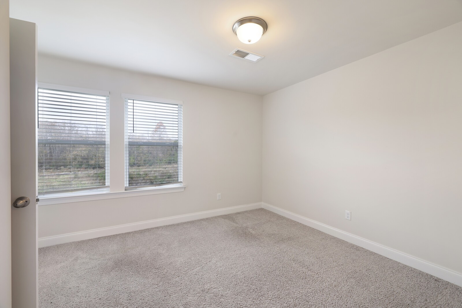 1105 Fairmont Ln