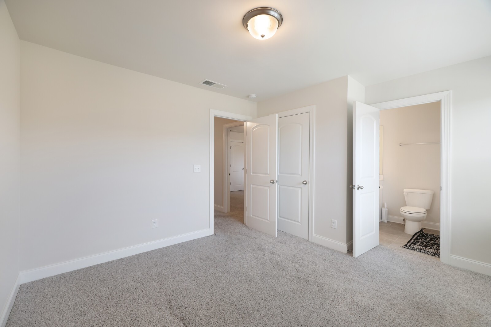 1105 Fairmont Ln
