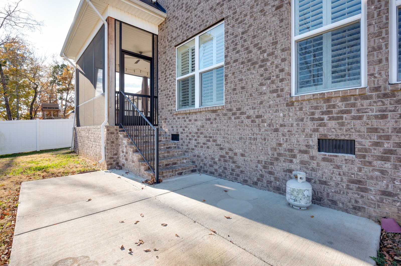 7819 Santos Dr