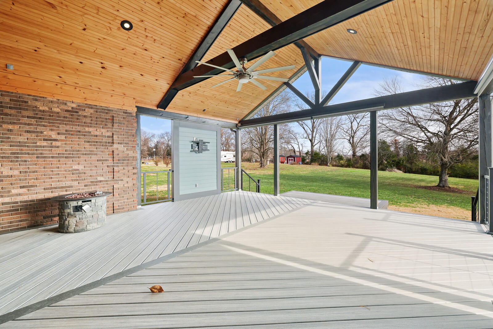 55 Colonial Dr