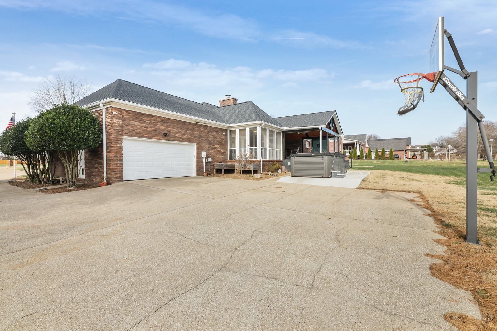 55 Colonial Dr