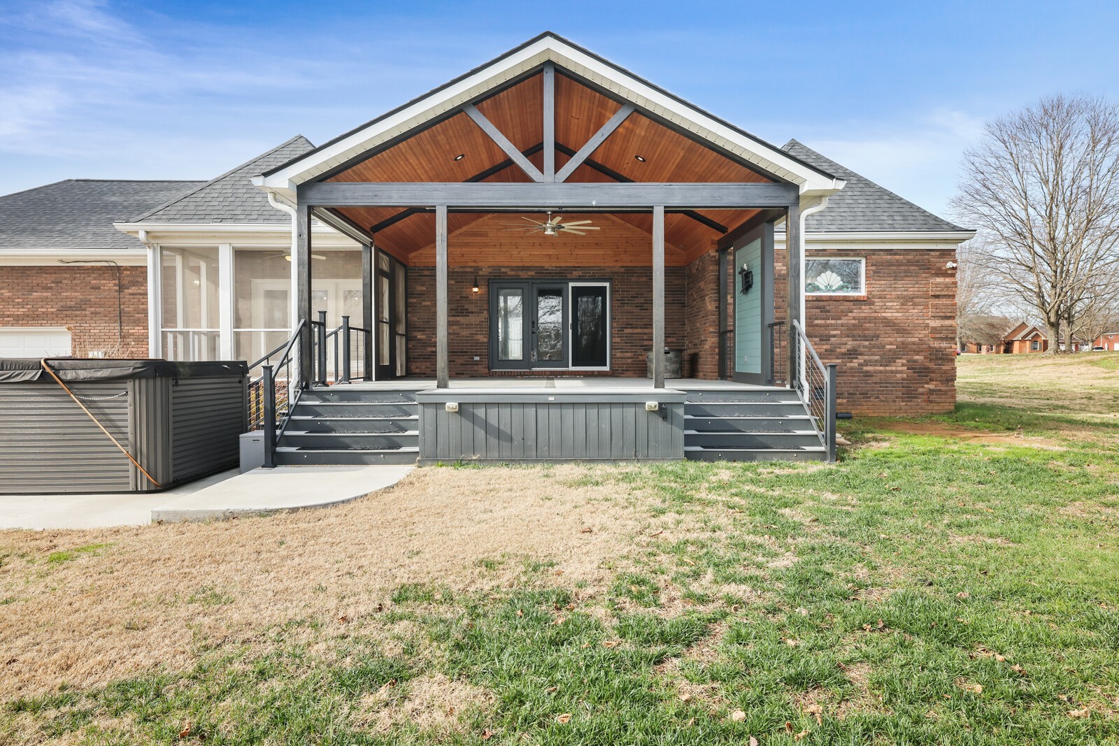 55 Colonial Dr