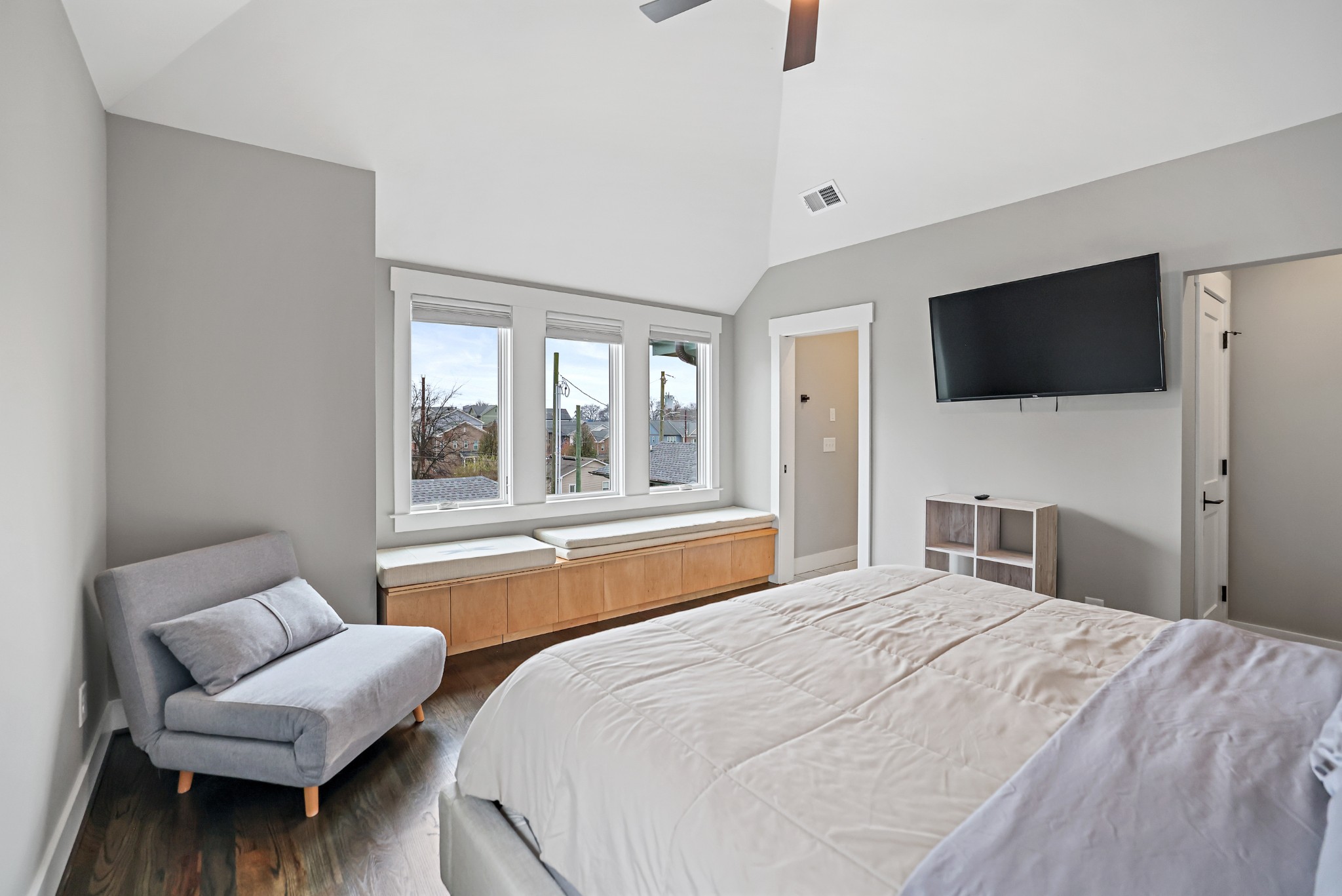 818 Shelby Ave Unit: B