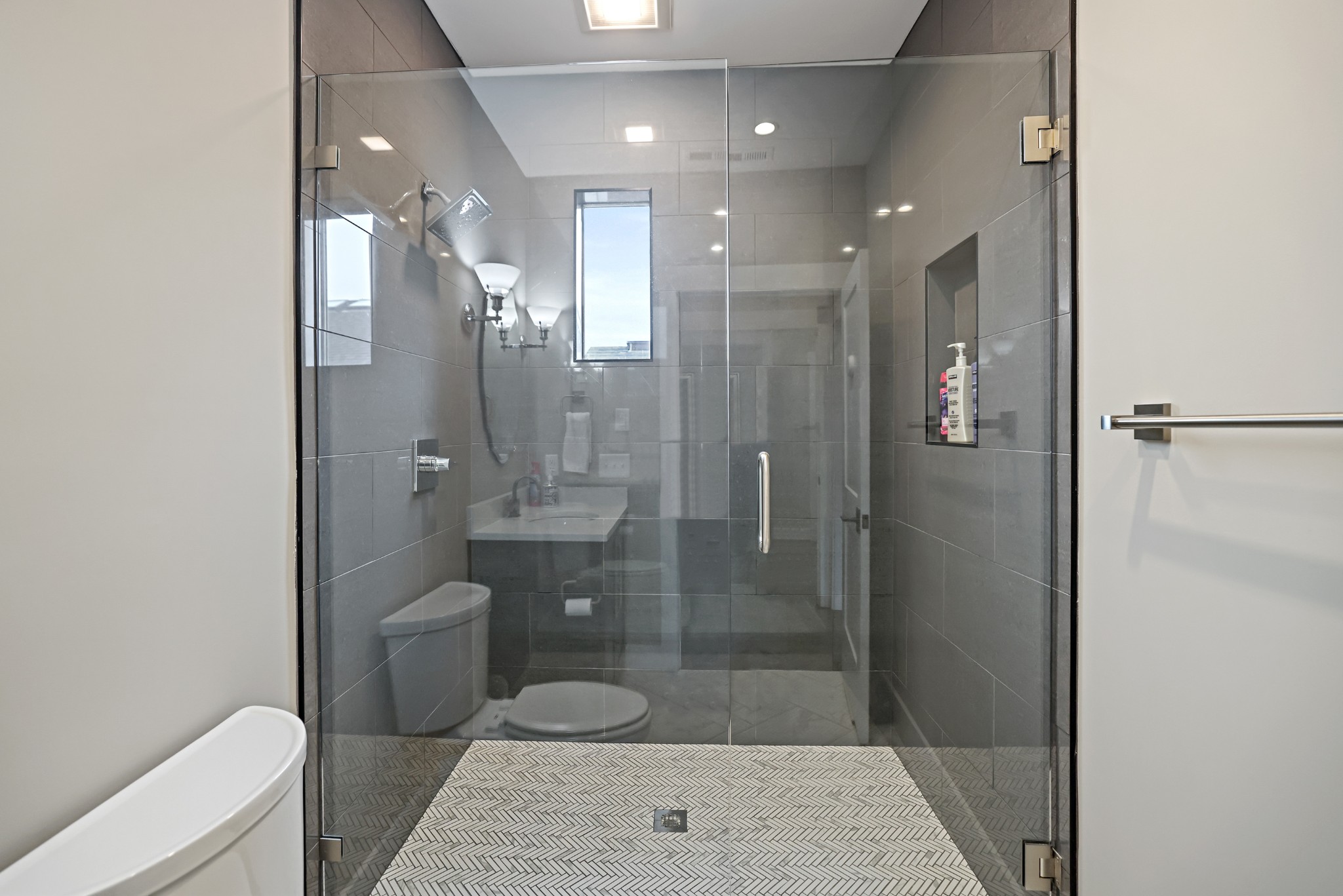 818 Shelby Ave Unit: B