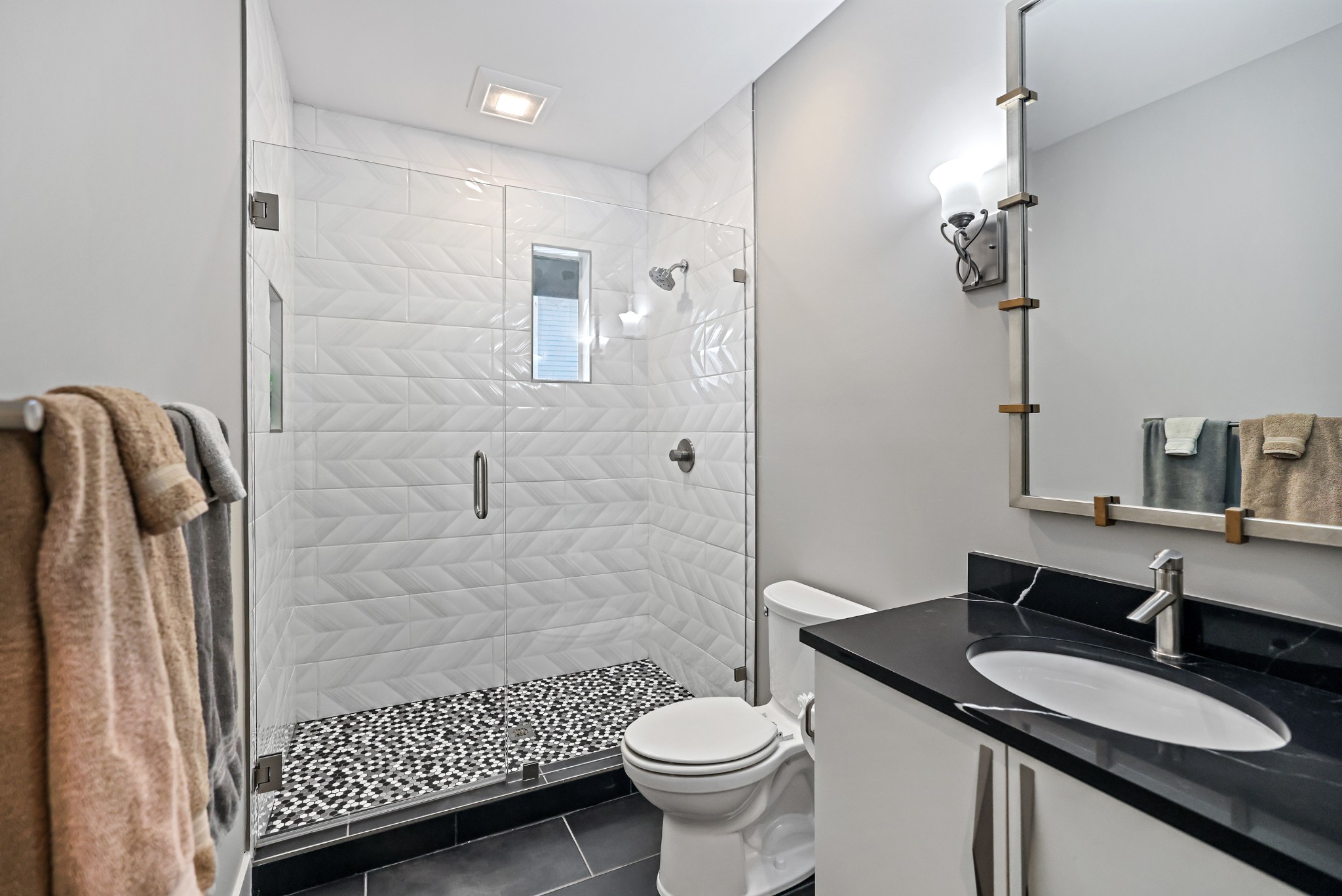 818 Shelby Ave Unit: B