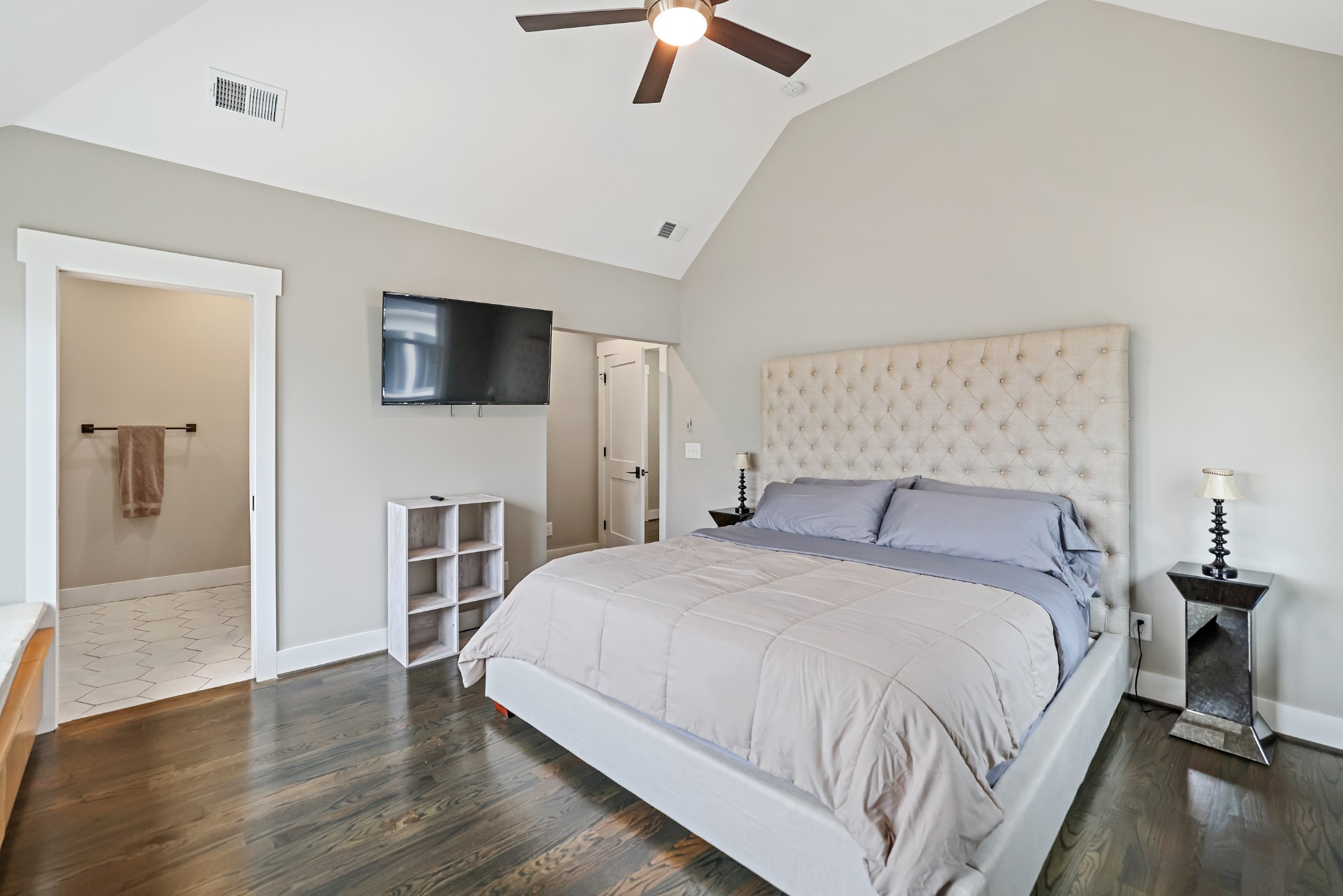 818 Shelby Ave Unit: B