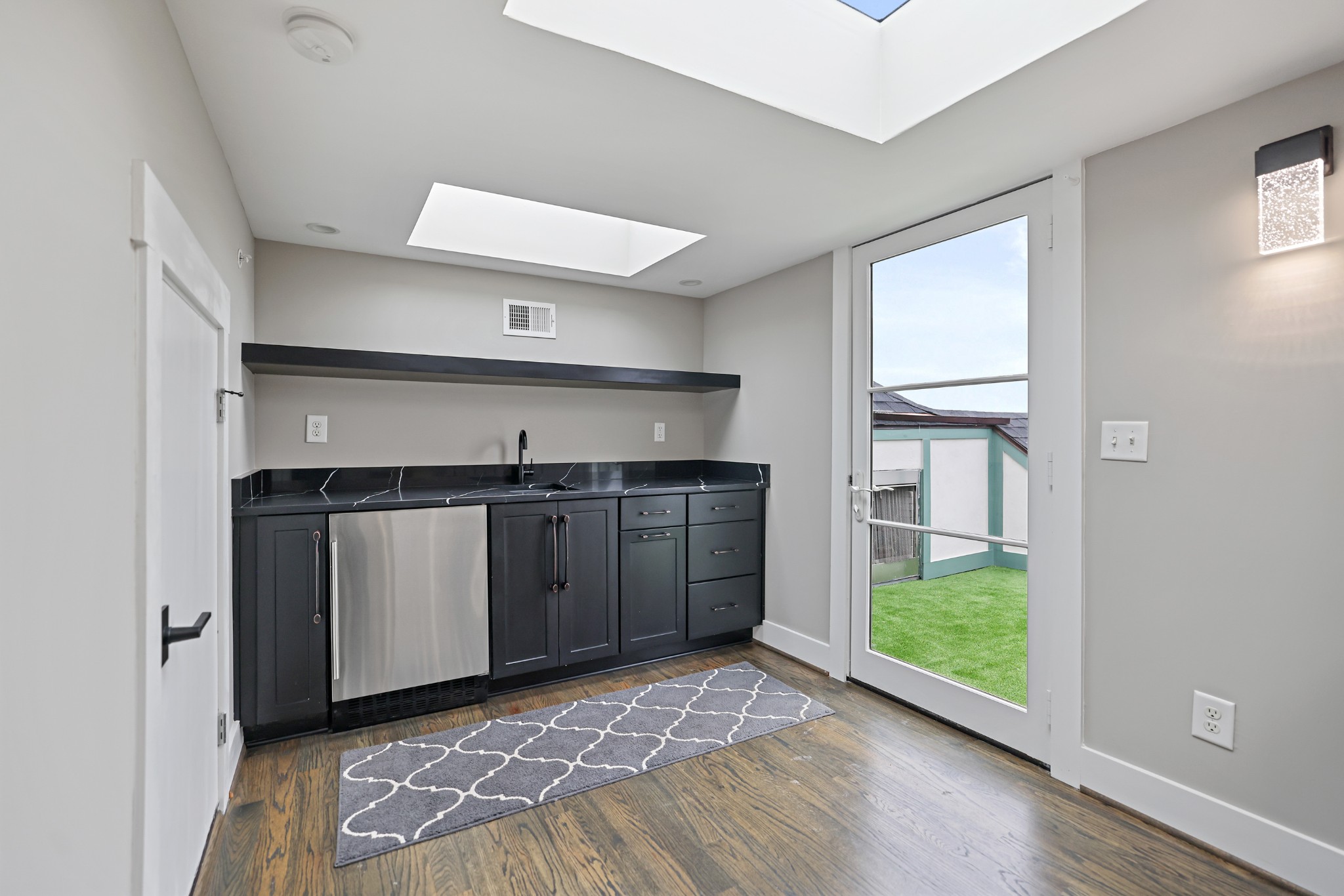 818 Shelby Ave Unit: B