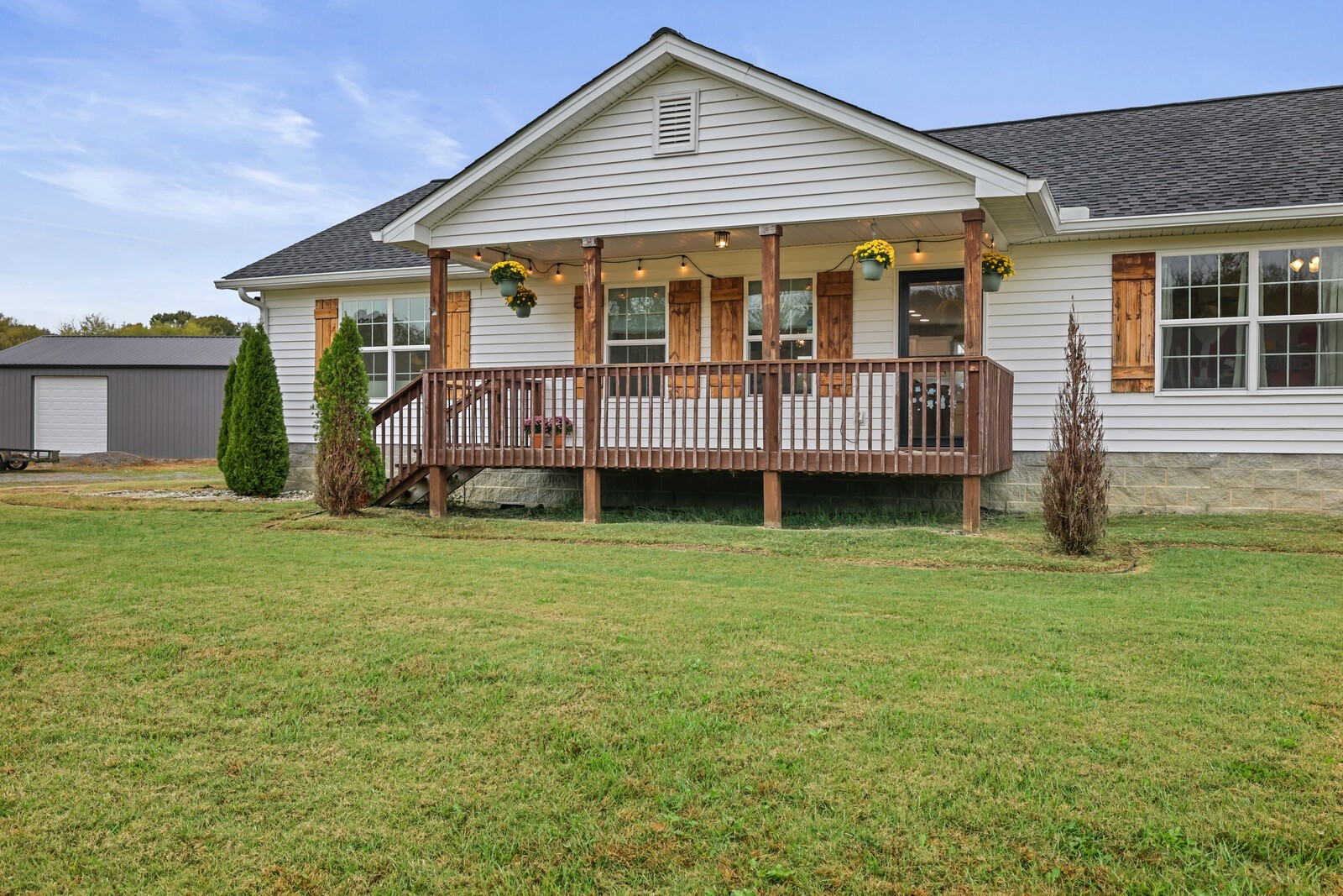890 W Main St