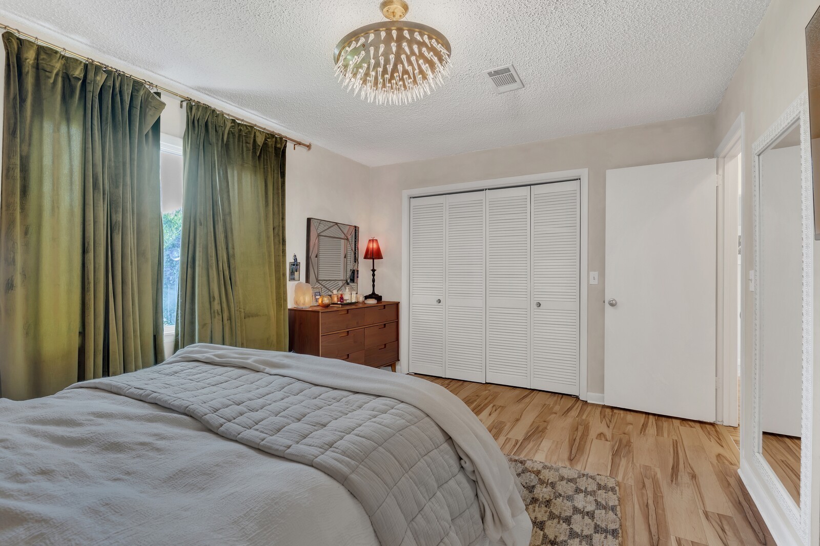210 Raintree Dr