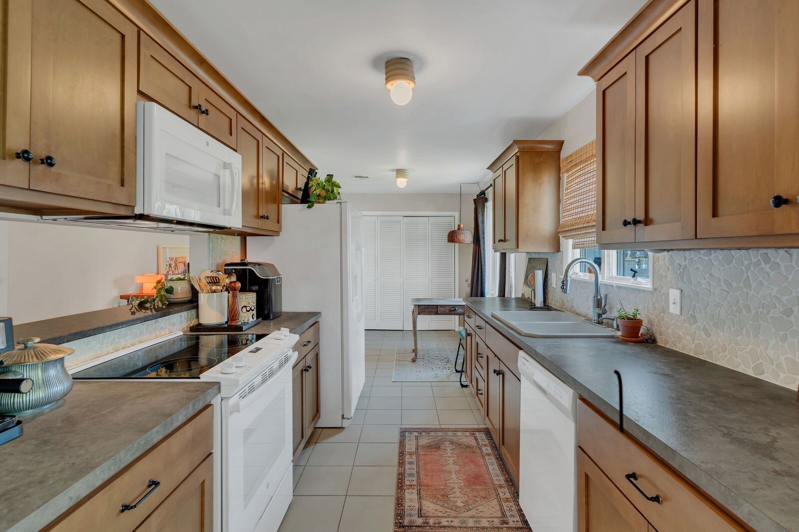 210 Raintree Dr