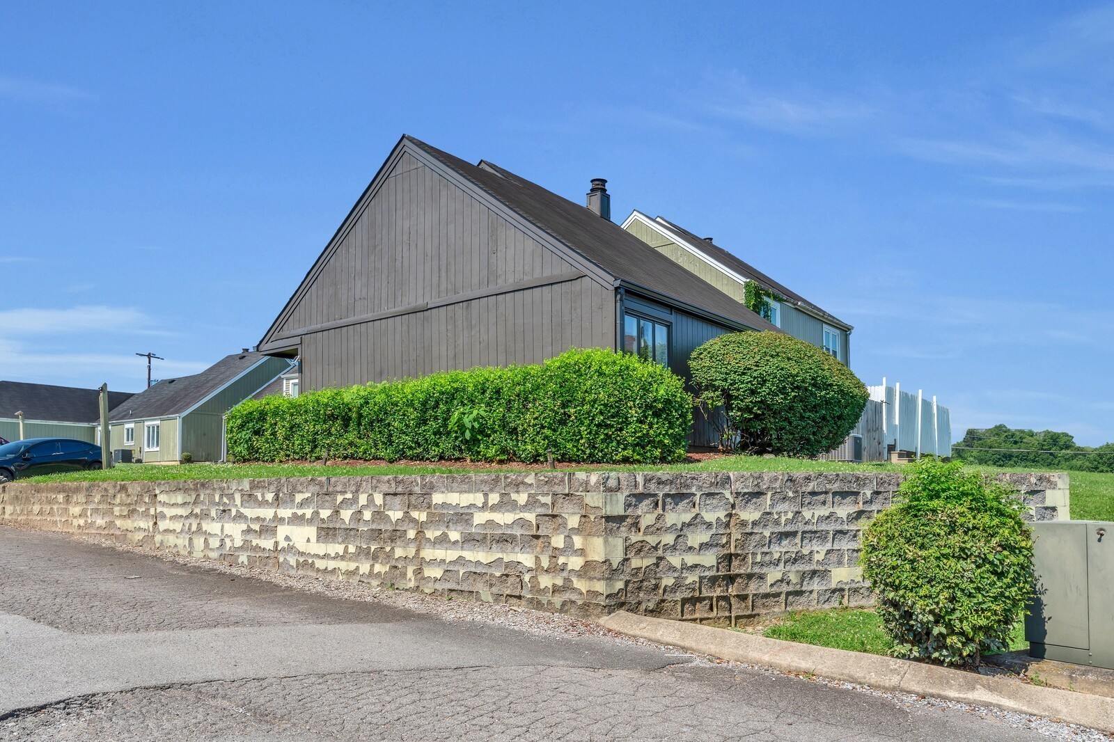 210 Raintree Dr