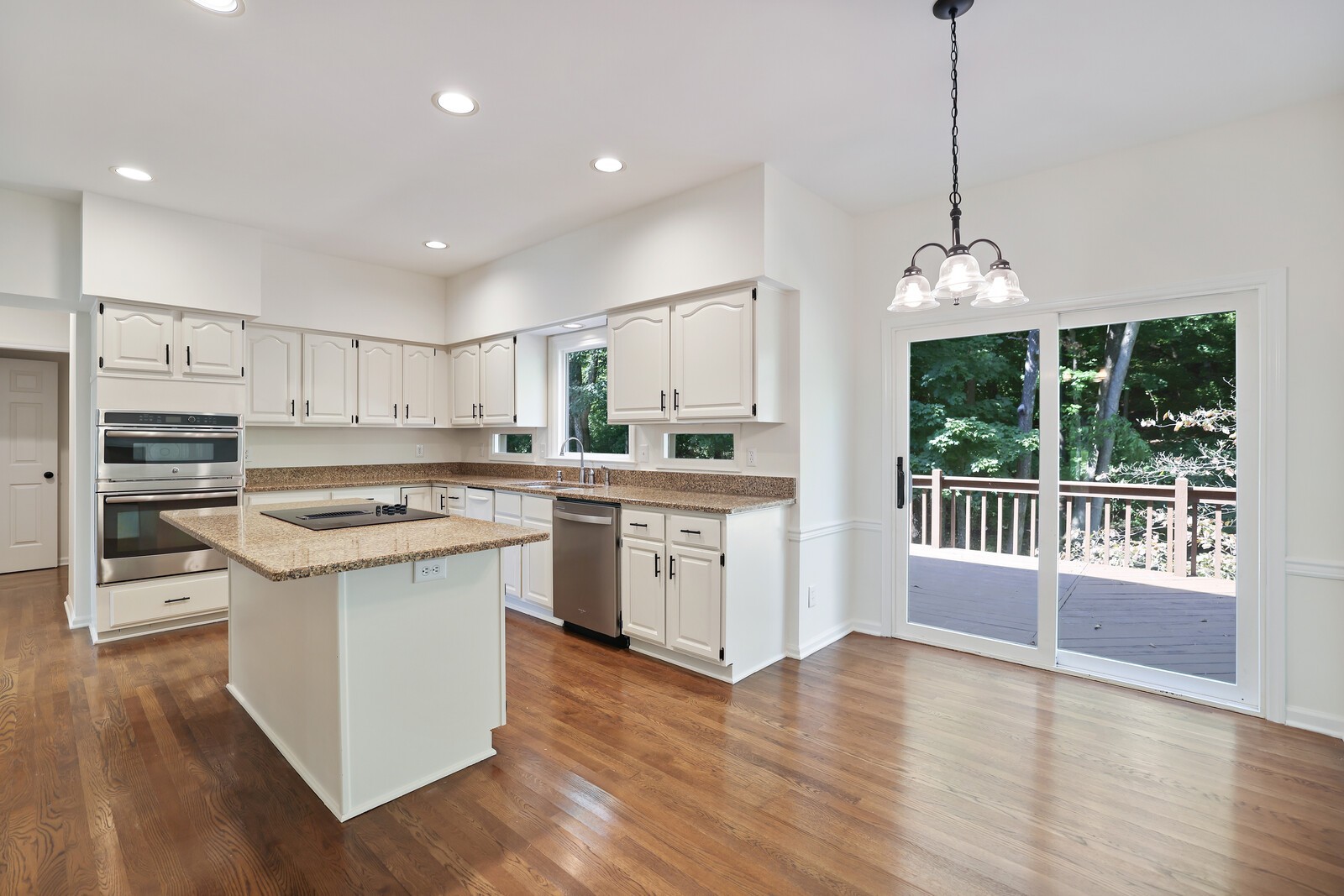 700 Highland View Pl