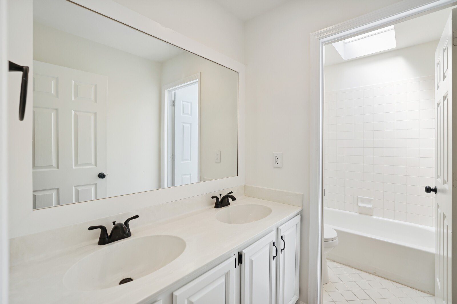 700 Highland View Pl