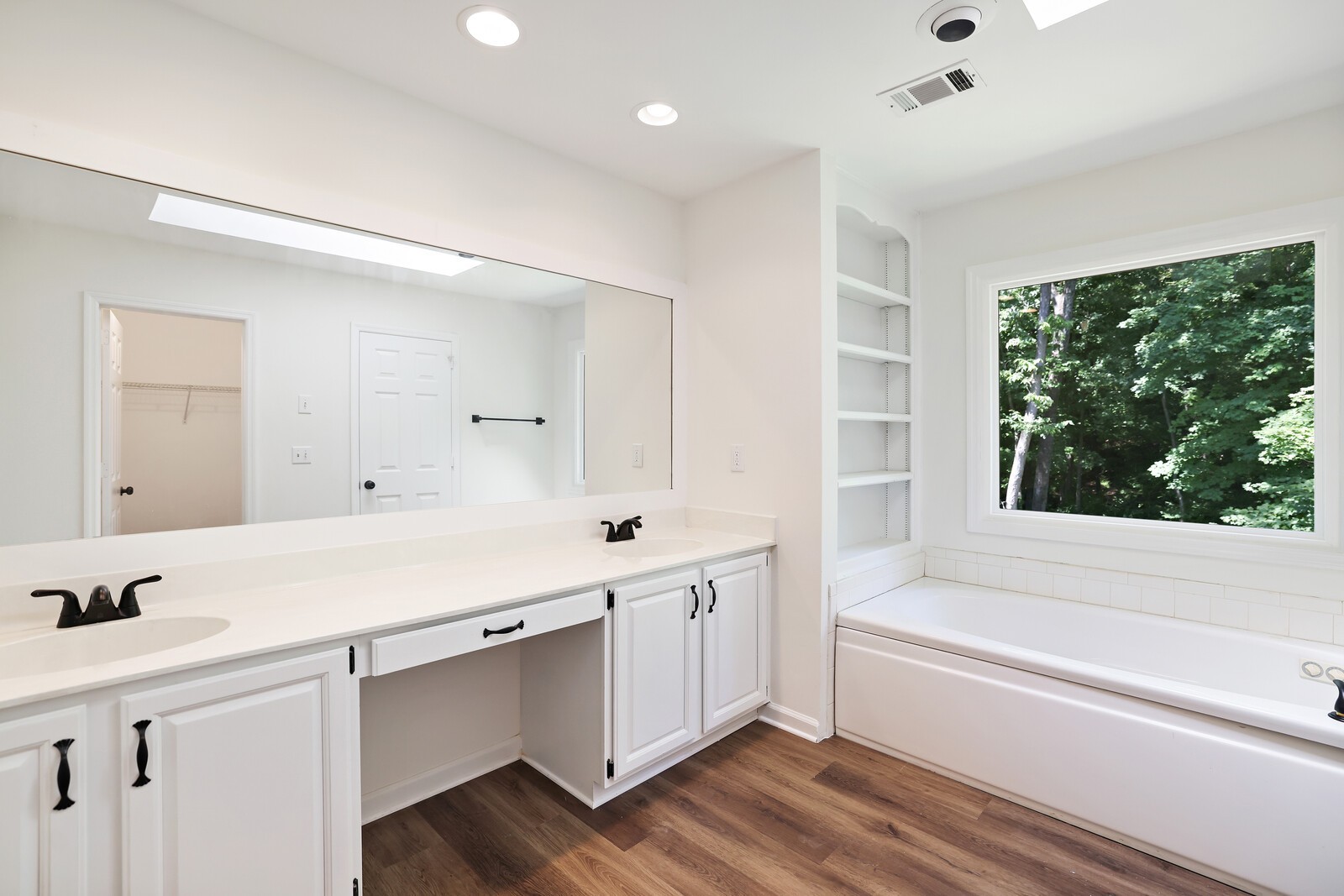 700 Highland View Pl