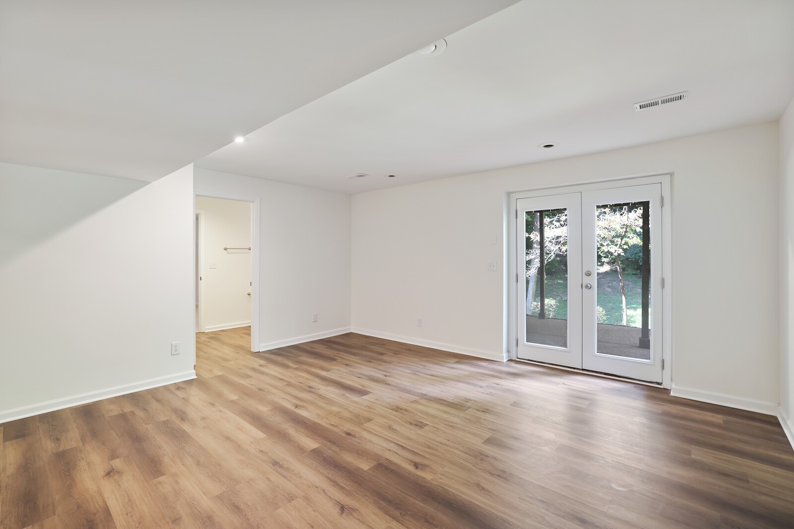 700 Highland View Pl