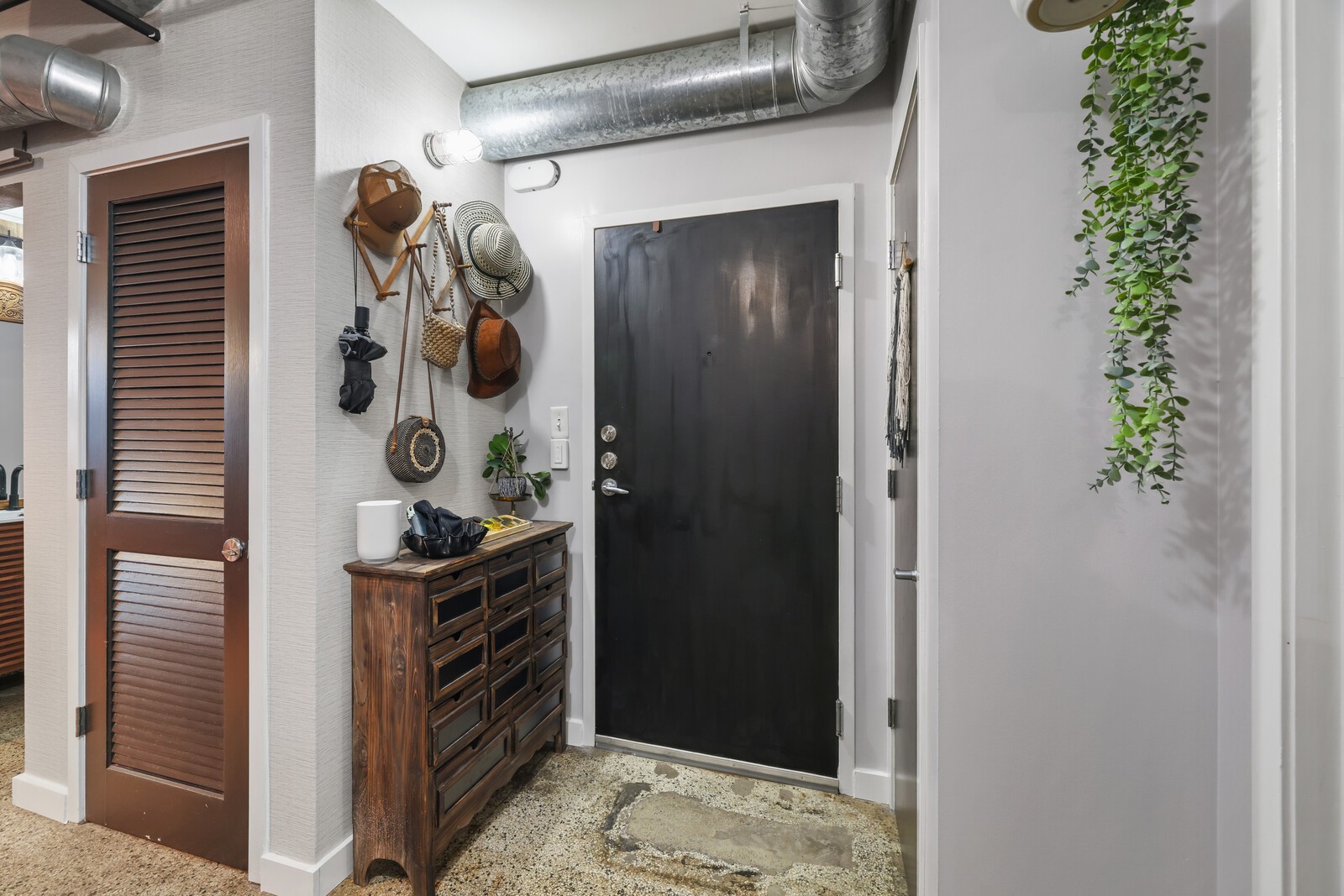 700 Church St Unit: 207