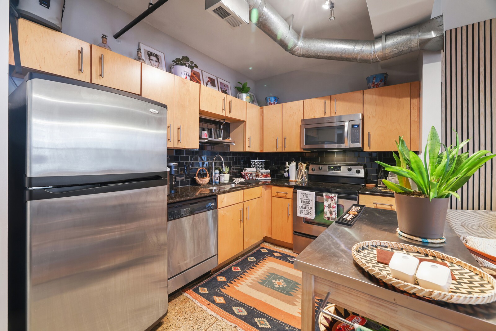 700 Church St Unit: 207