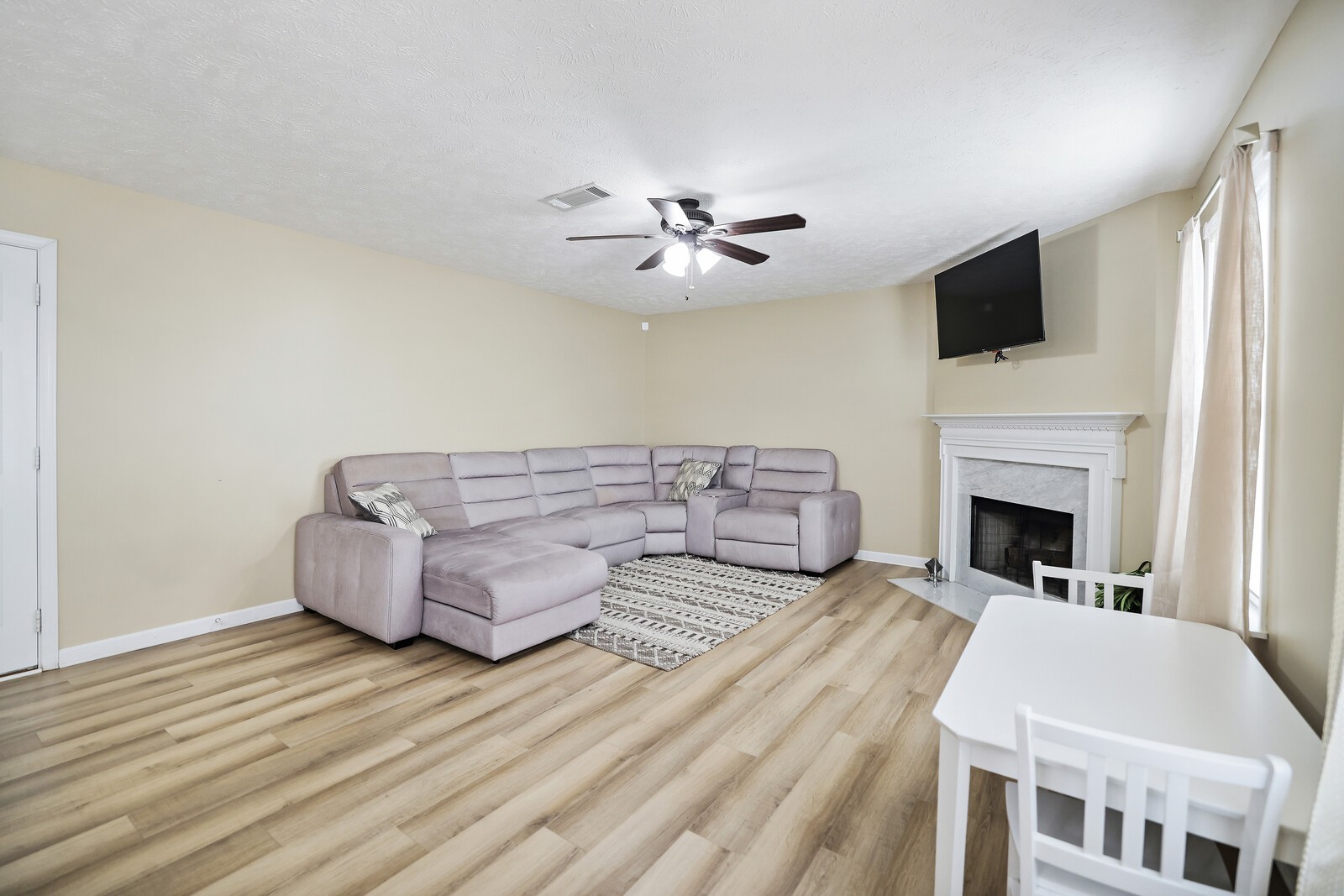 3437 Axelwood Dr