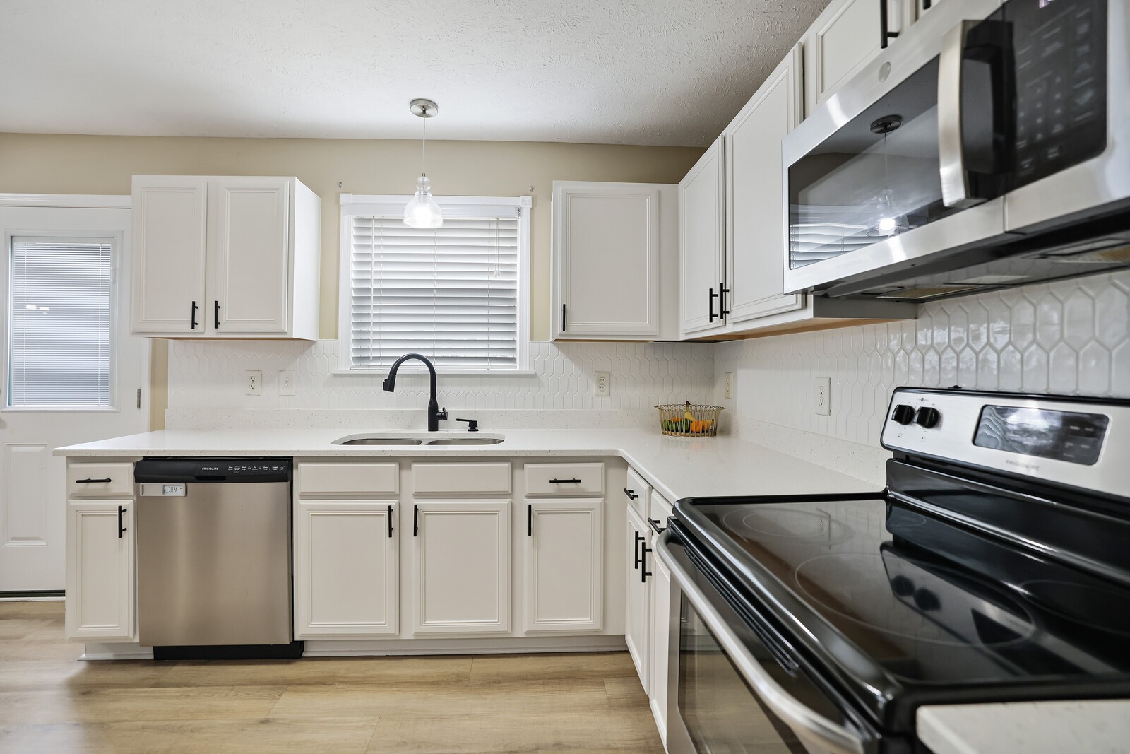 3437 Axelwood Dr