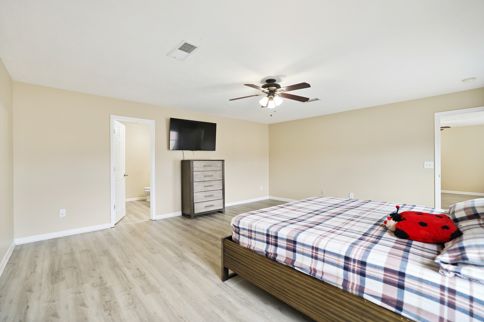 3437 Axelwood Dr
