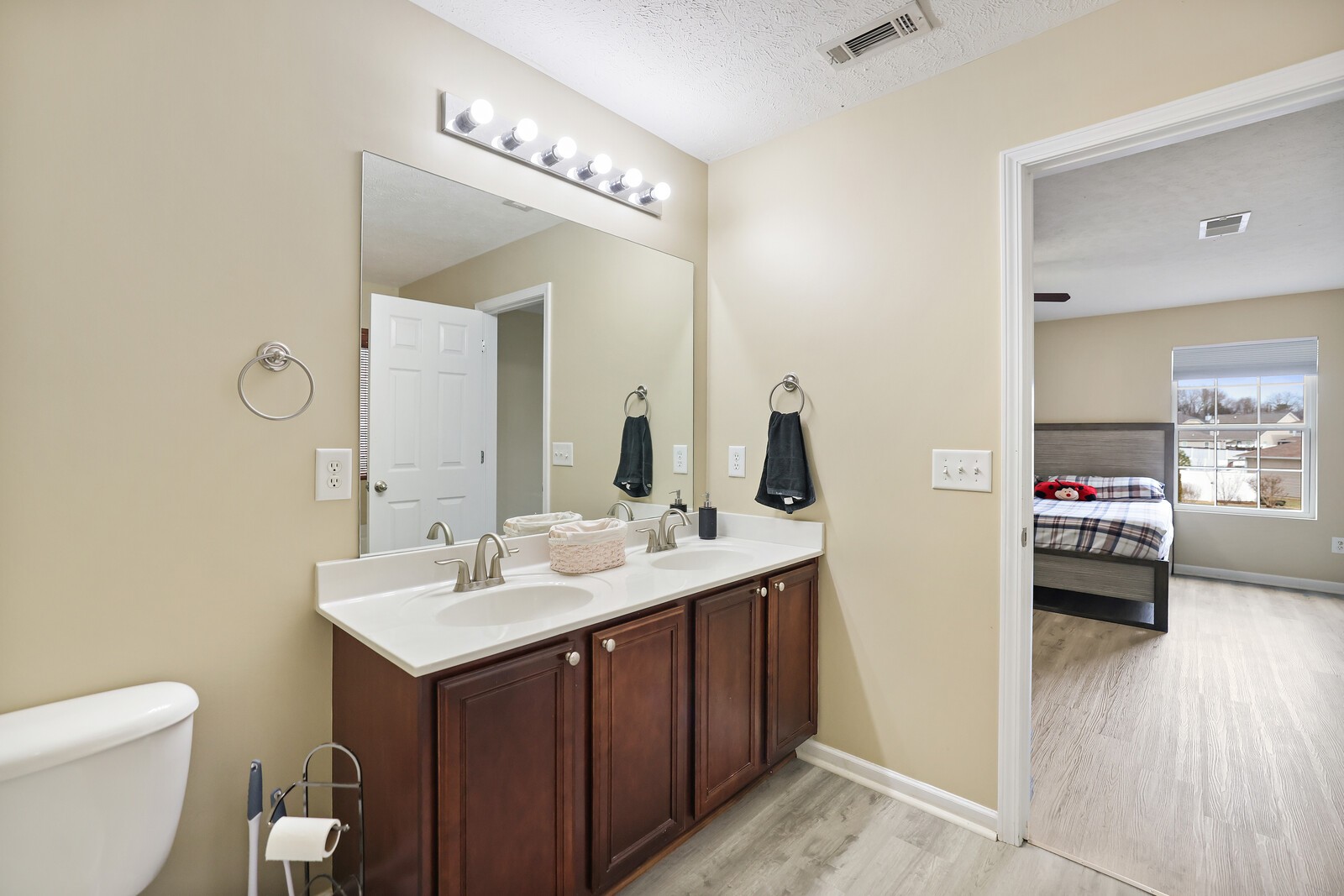 3437 Axelwood Dr