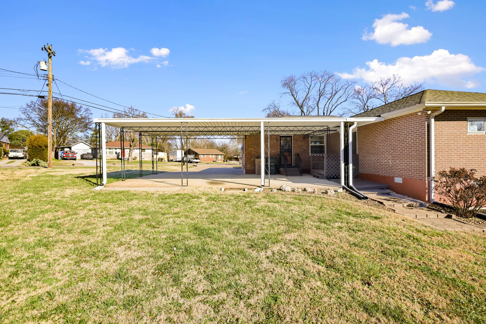 363 Leo Ln