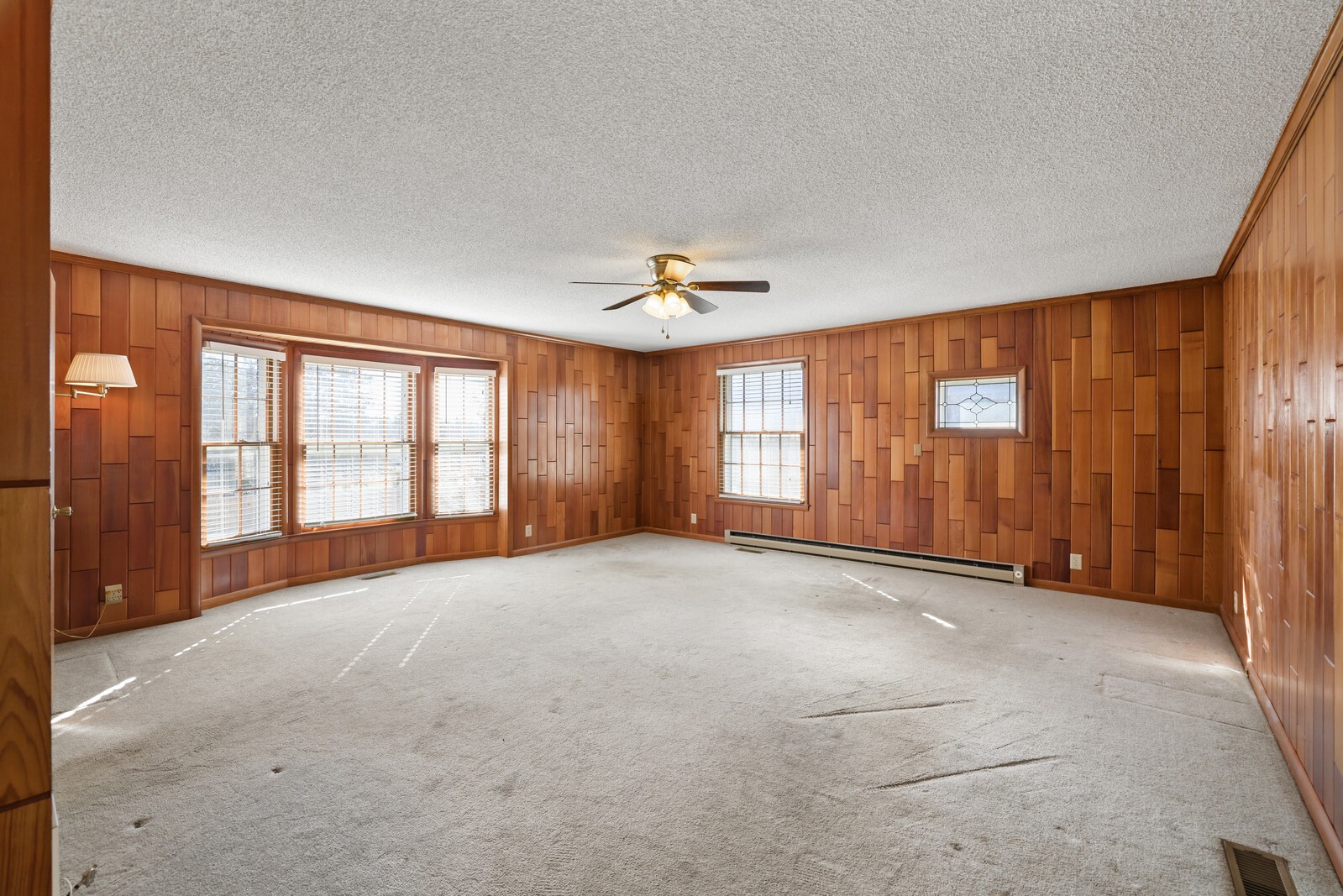 363 Leo Ln