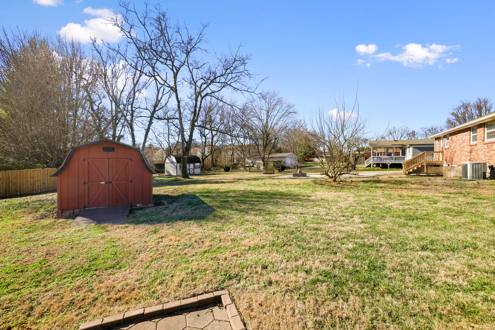 363 Leo Ln