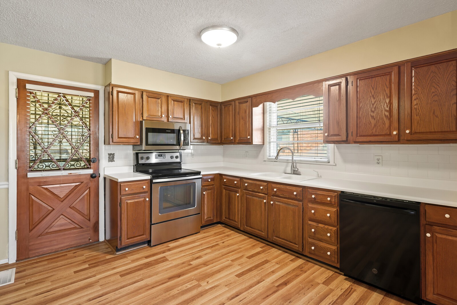 363 Leo Ln