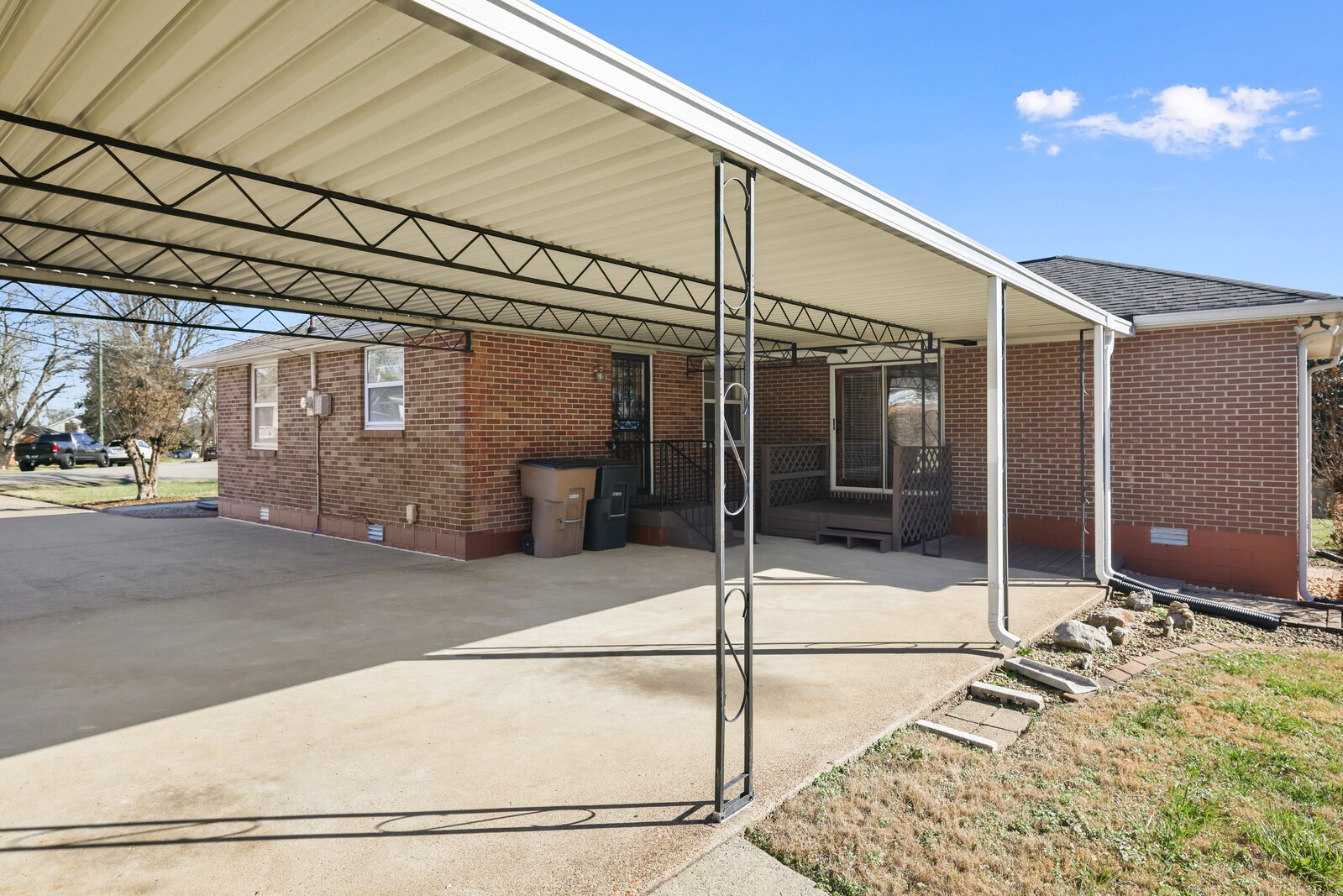 363 Leo Ln