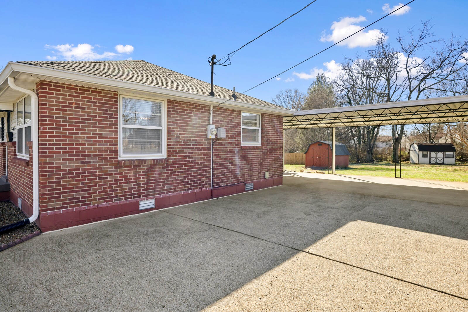 363 Leo Ln