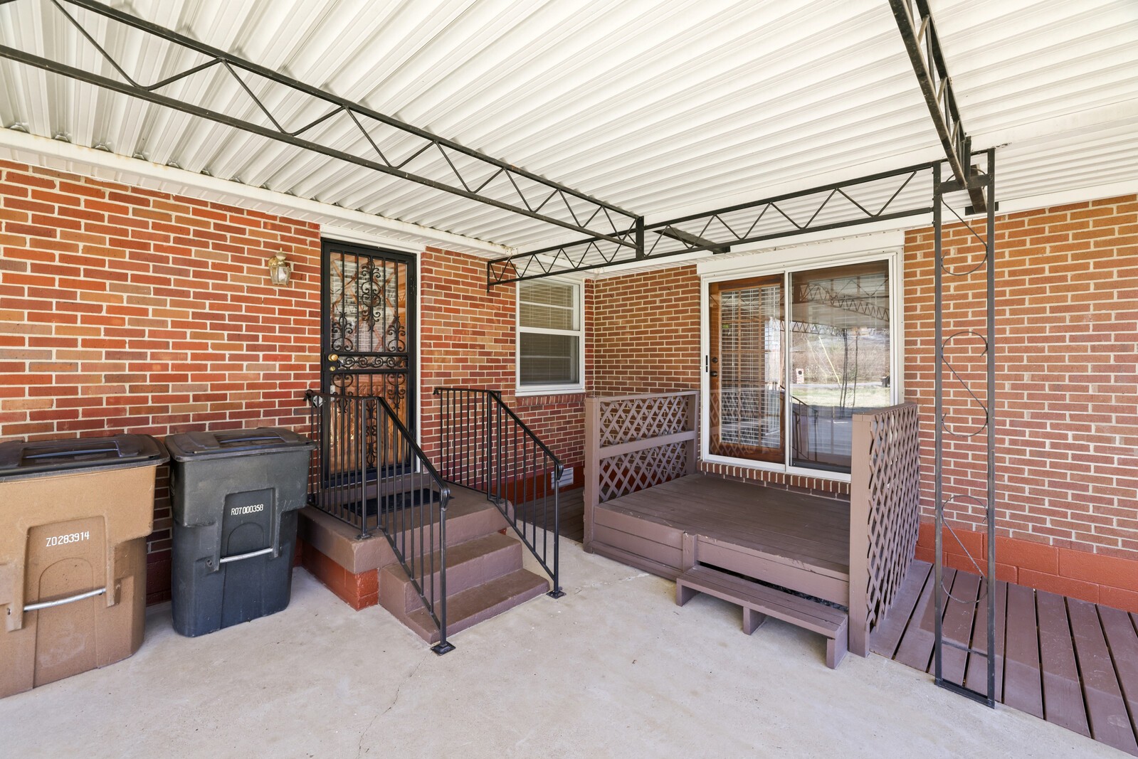 363 Leo Ln
