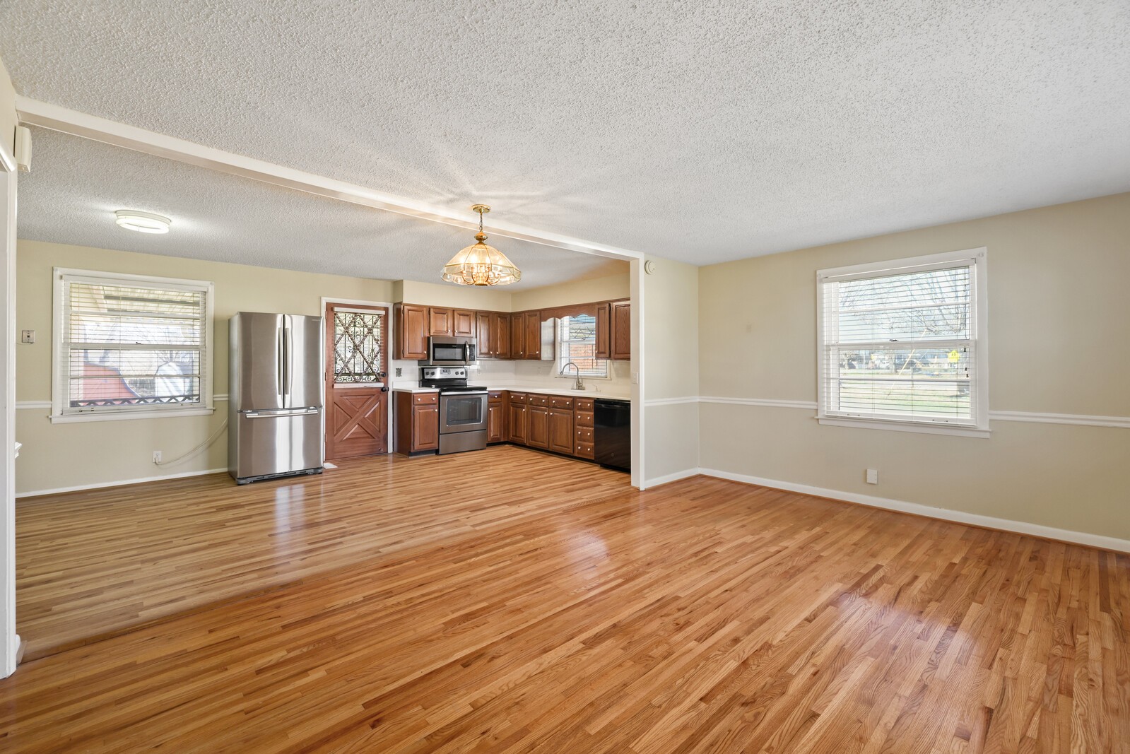 363 Leo Ln