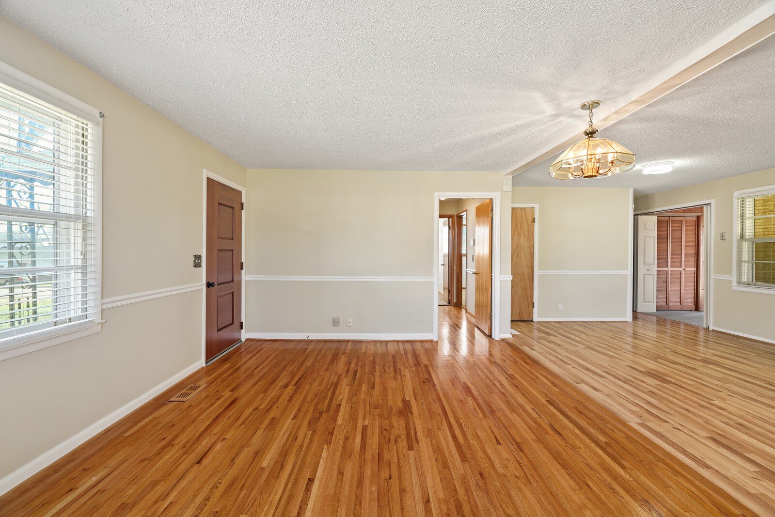 363 Leo Ln