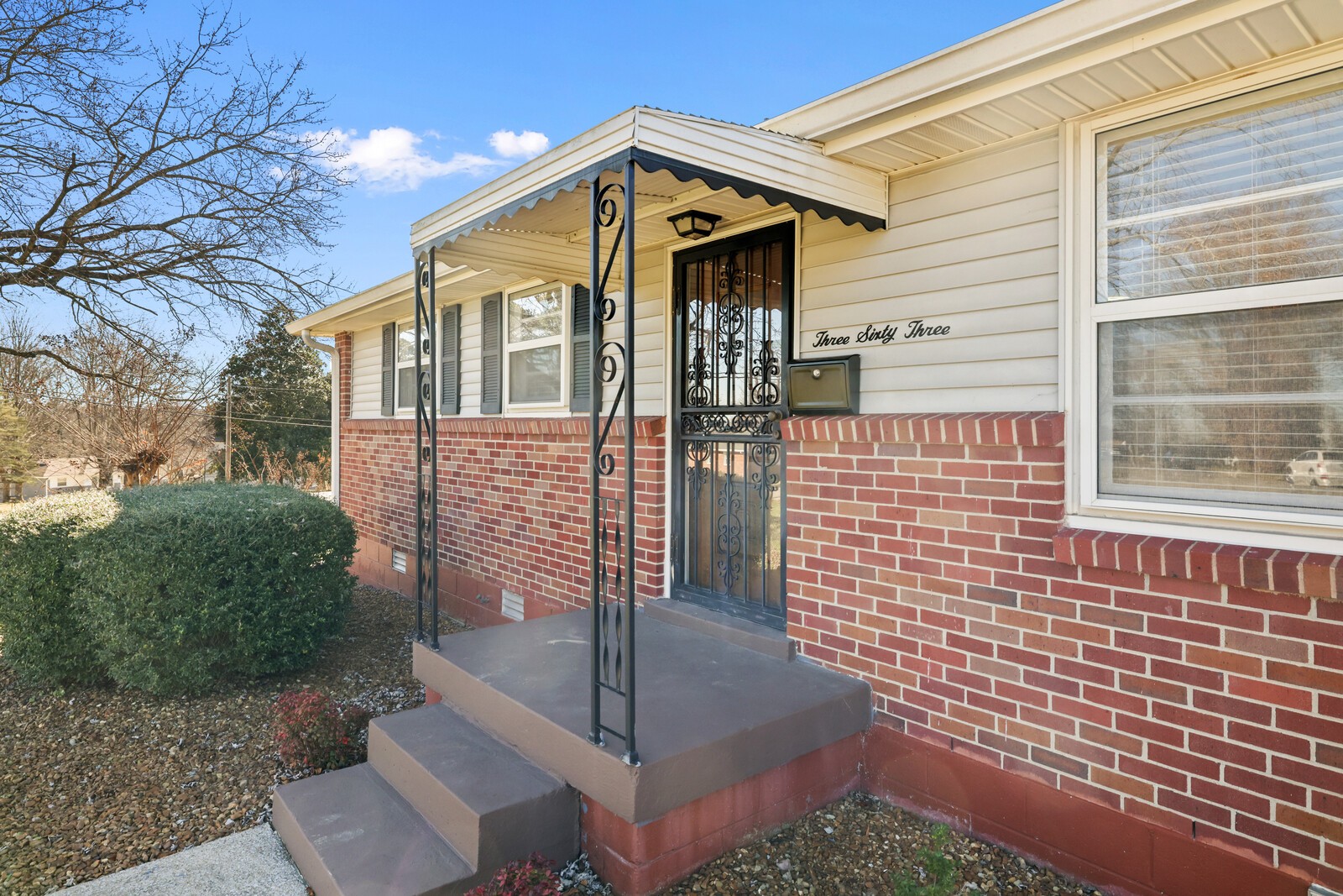 363 Leo Ln
