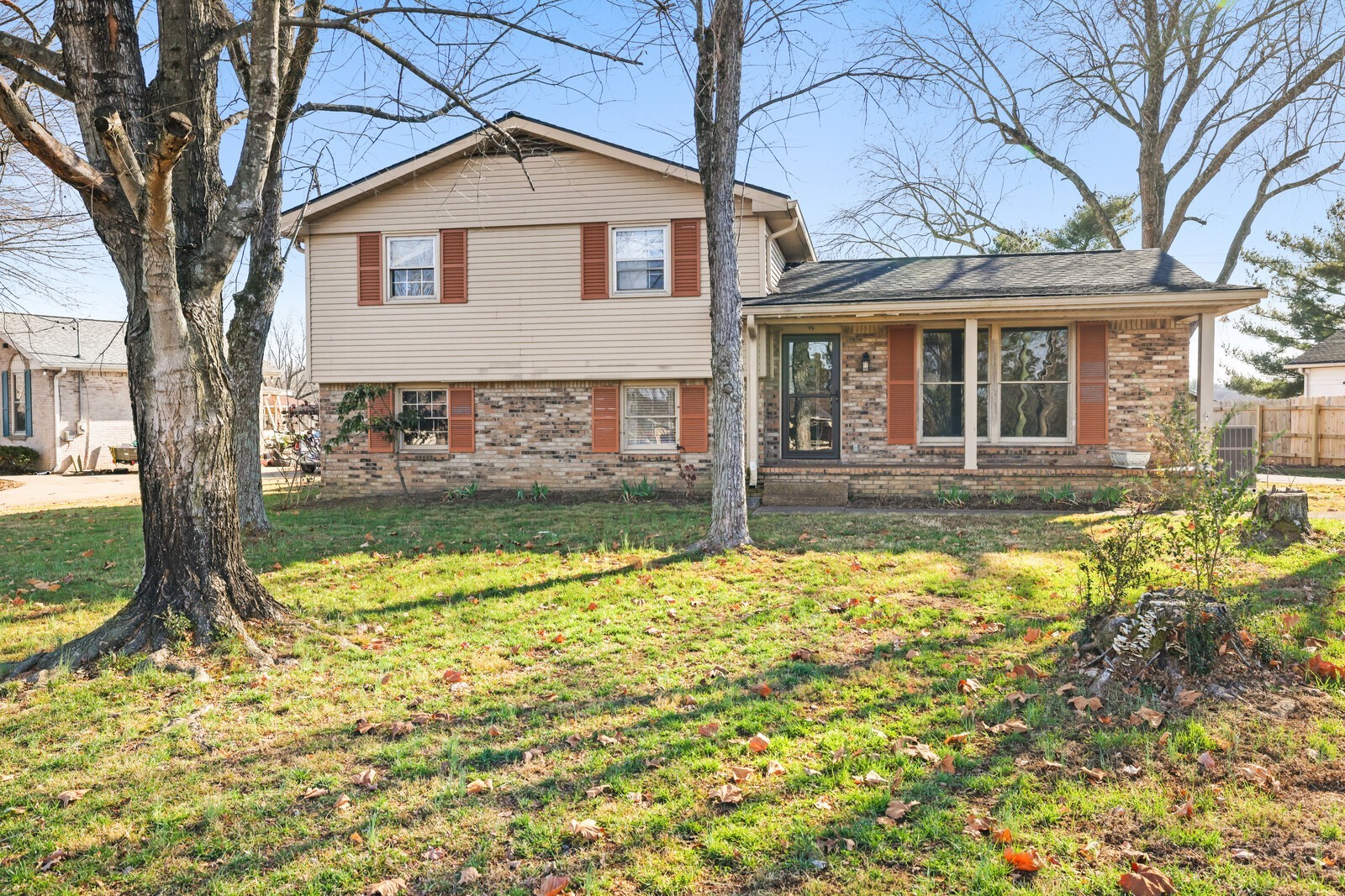 110 Lake Point Dr