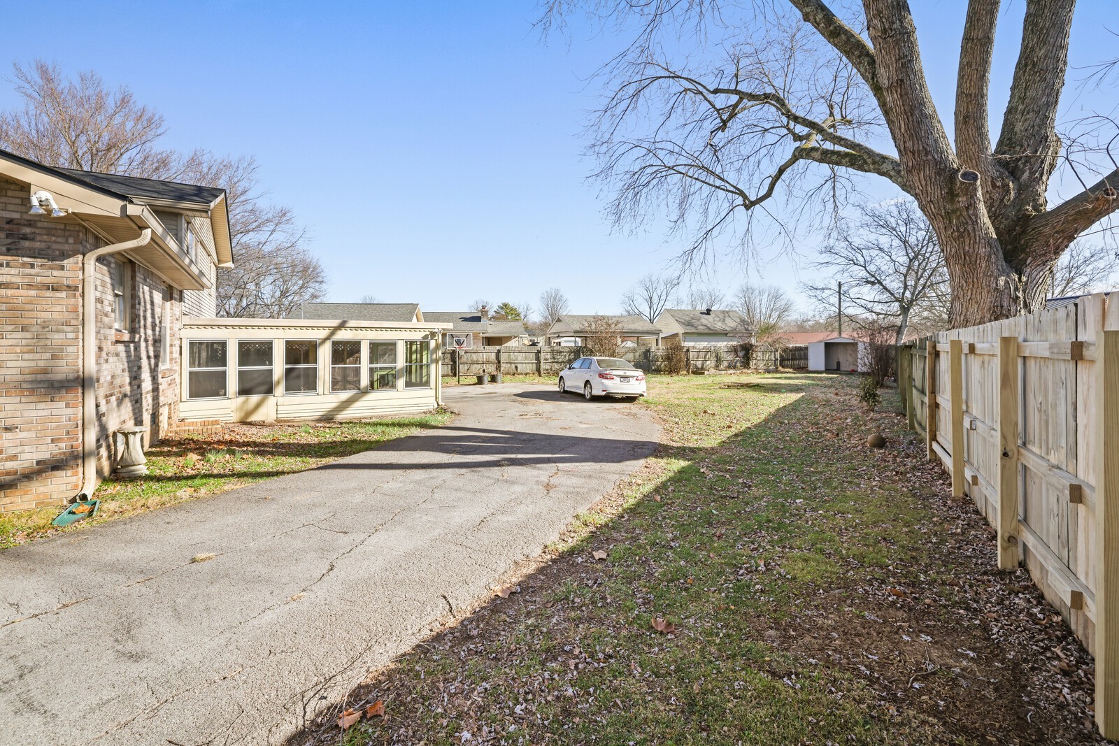 110 Lake Point Dr