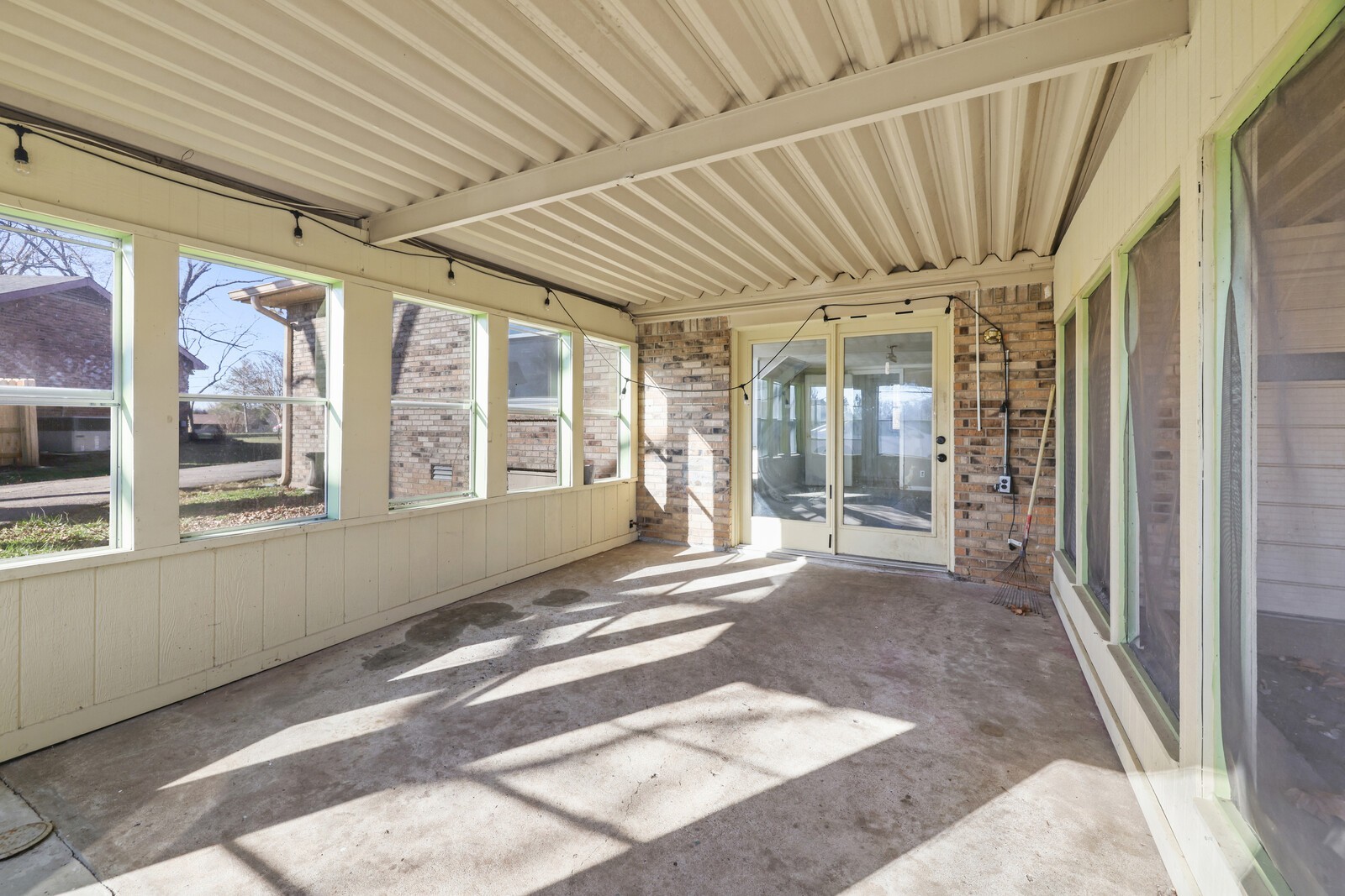 110 Lake Point Dr