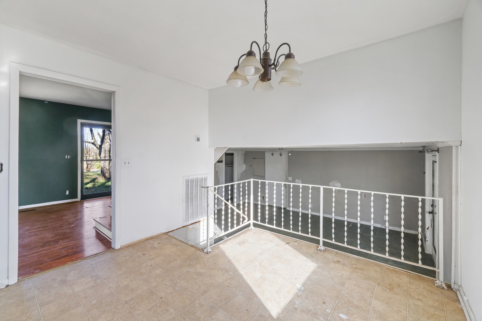 110 Lake Point Dr